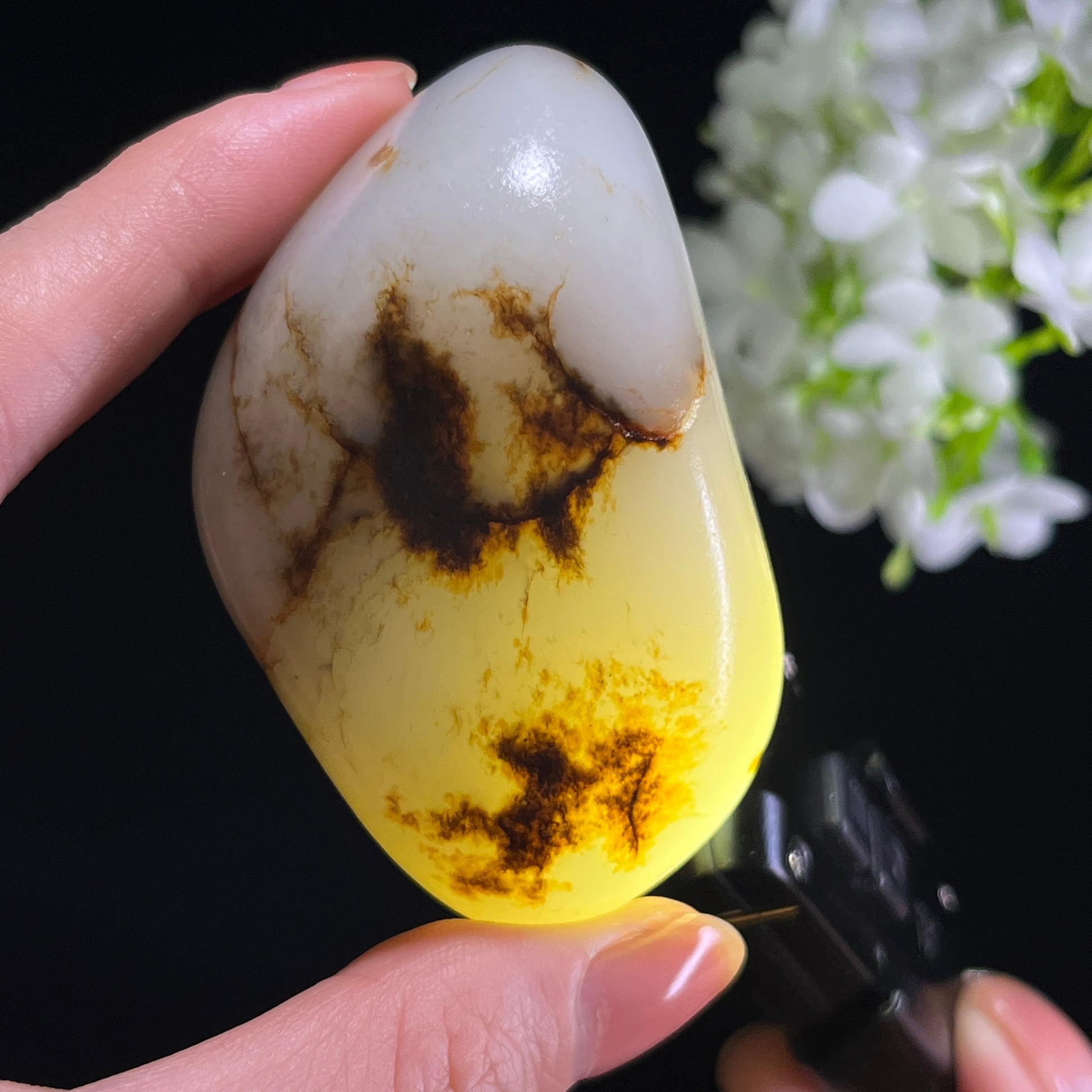 和田玉白玉“玉上寒烟”秋梨皮黑油皮籽料（yc345785）