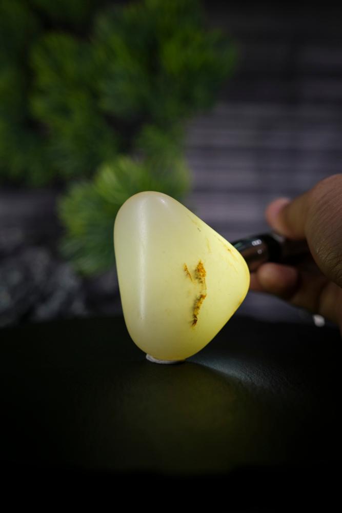 新疆和田玉光白籽顶带洒金皮籽料原石（yc230259）