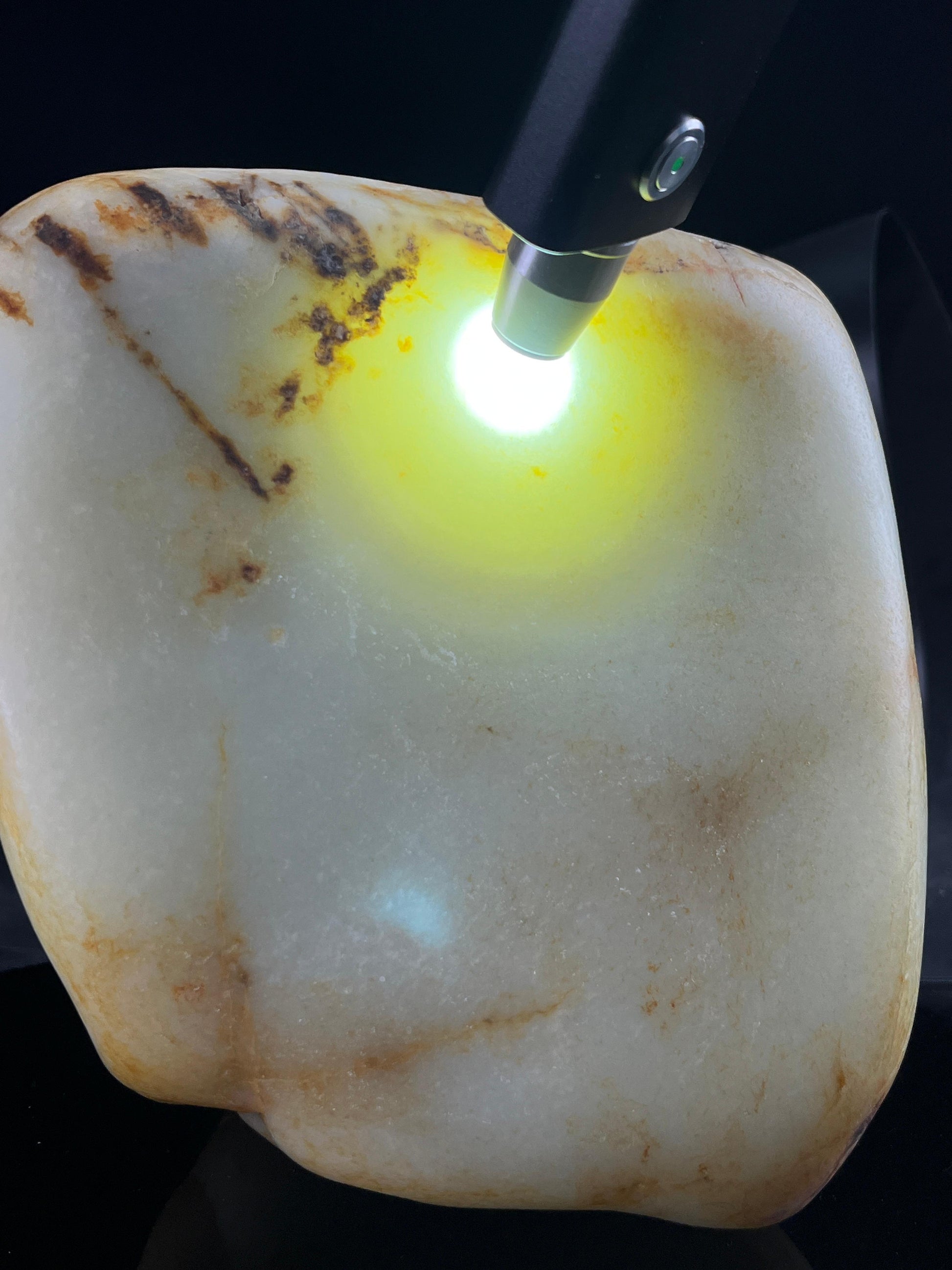 新疆和田玉青白种洒金皮籽料原石（yc259536）