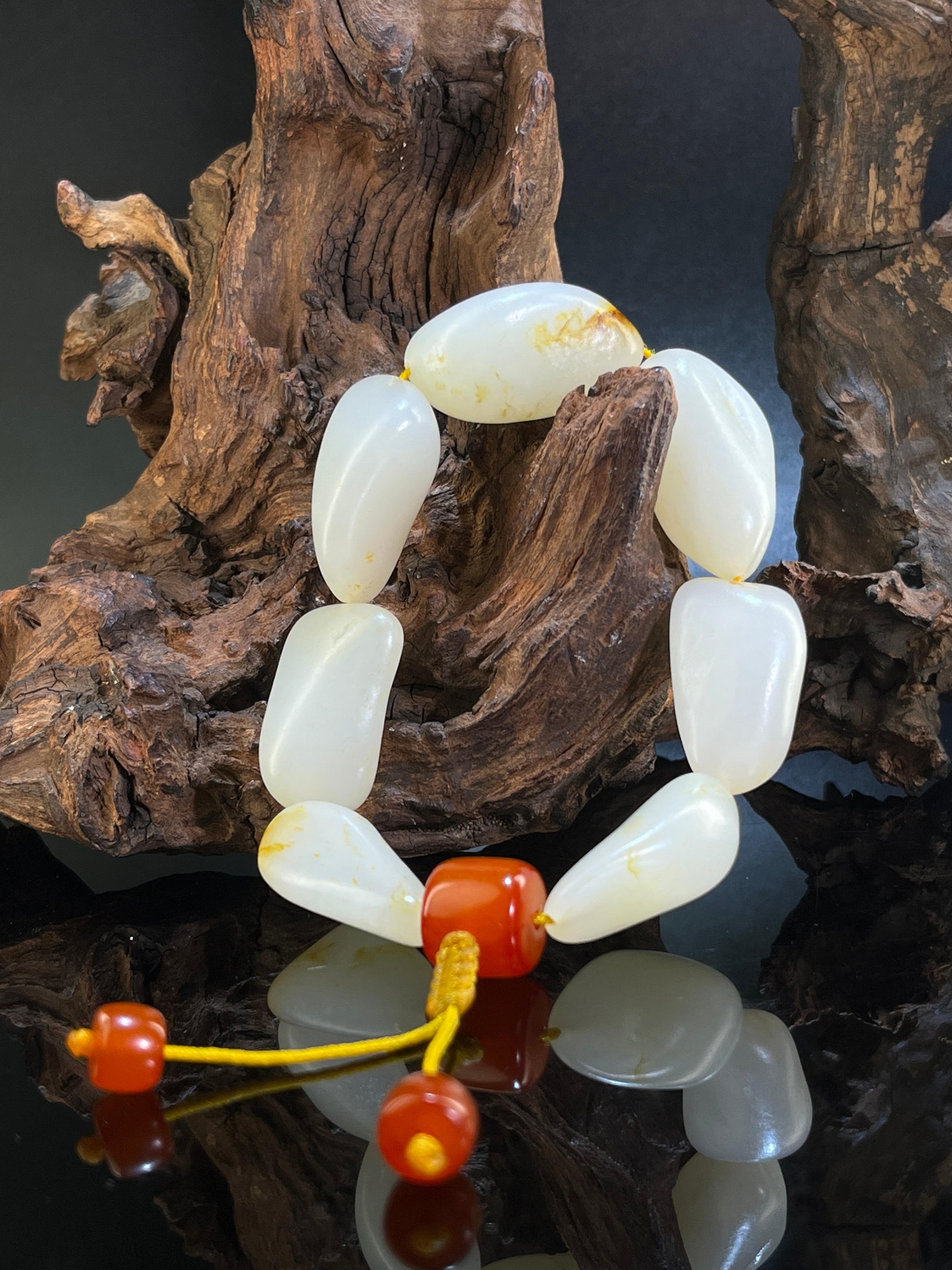 新疆和田玉光白籽带洒金籽料原石手串（yc229362）