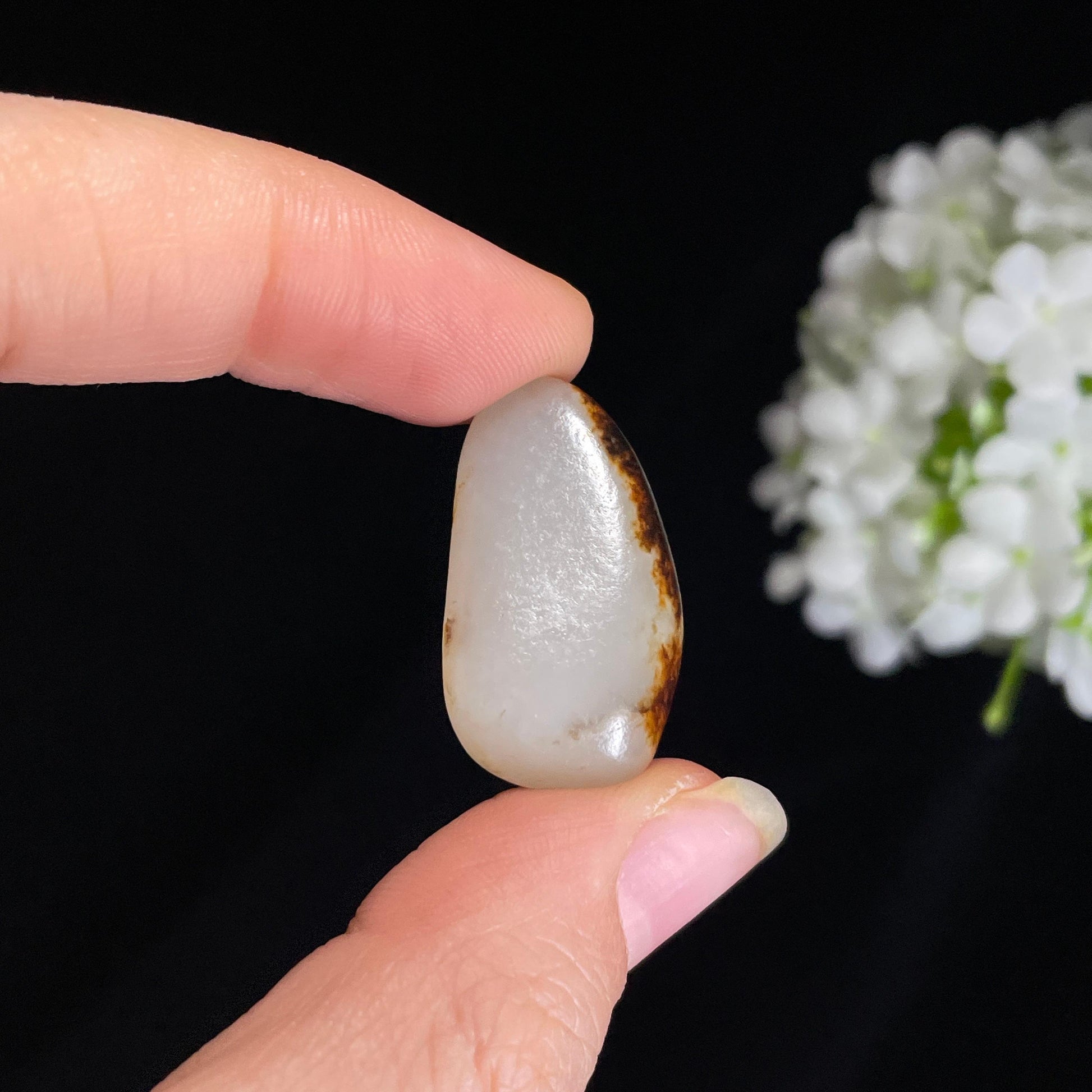 和田玉白玉“烟霞落影”黑红皮籽料（yc417372）