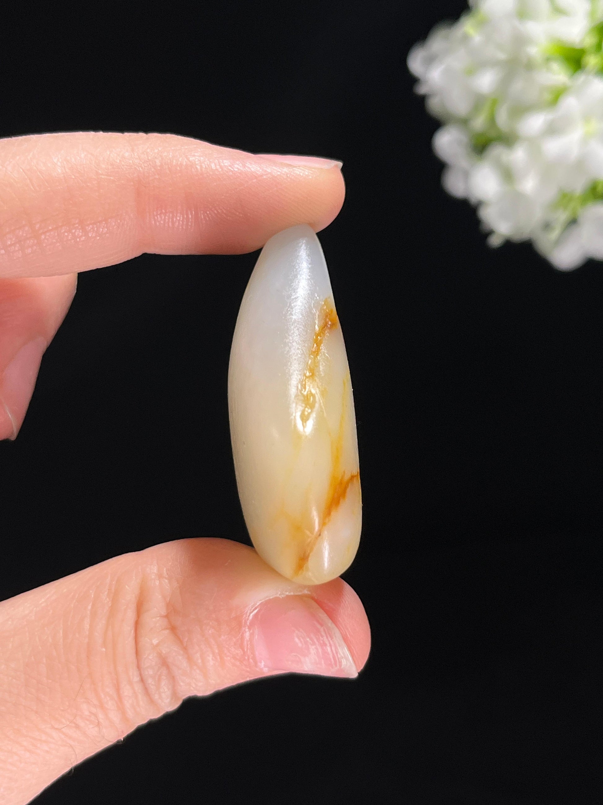 新疆和田玉洒金皮籽料原石挂件（yc255431）