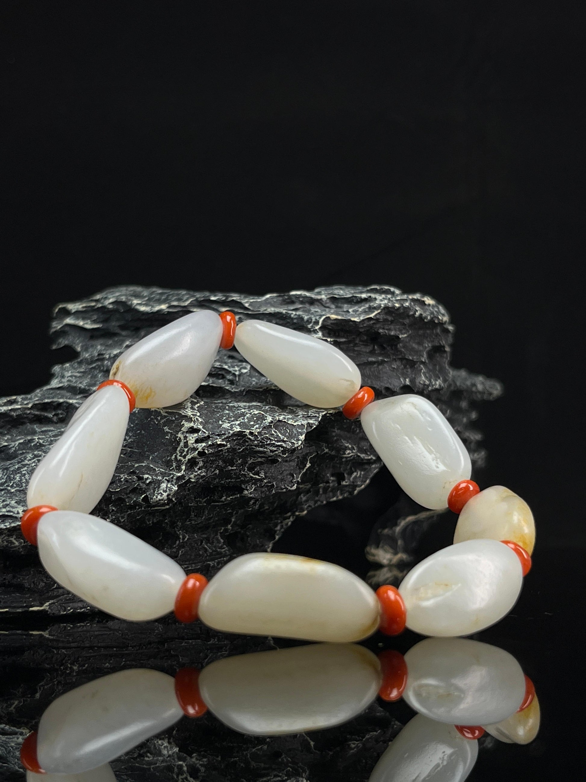 新疆天然和田玉籽料原石洒金皮手串（yc235297）