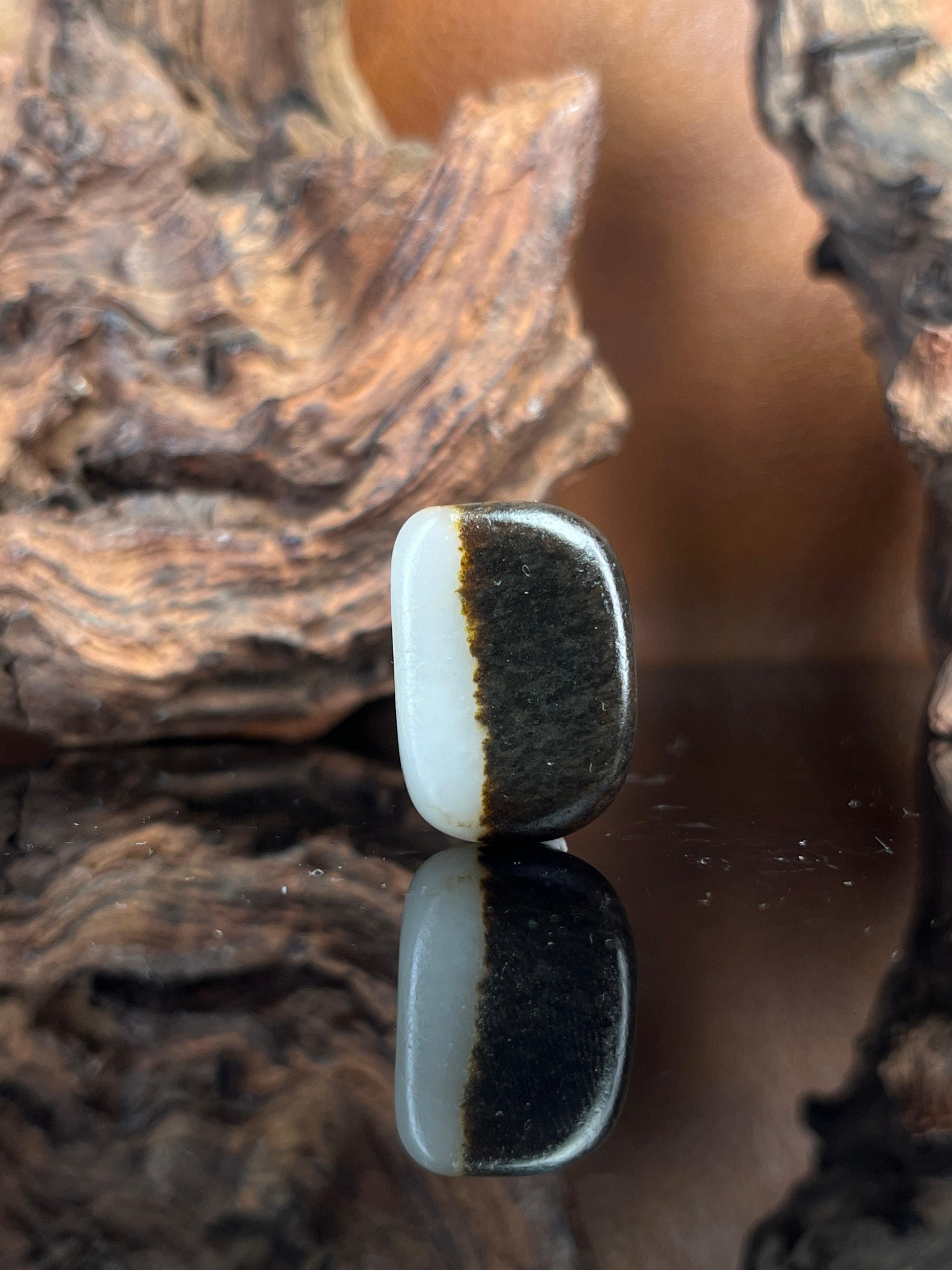 天然和田玉聚黑皮籽料原石吊坠（yc227930）