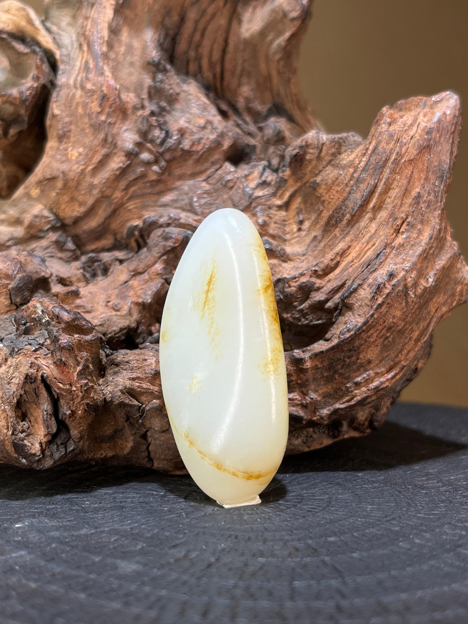 新疆和田玉秋梨皮籽料原石挂件（yc228134）