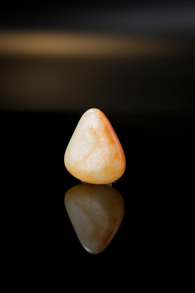 新疆和田玉暖白种洒金皮特色“桃心”挂件籽（yc254587）