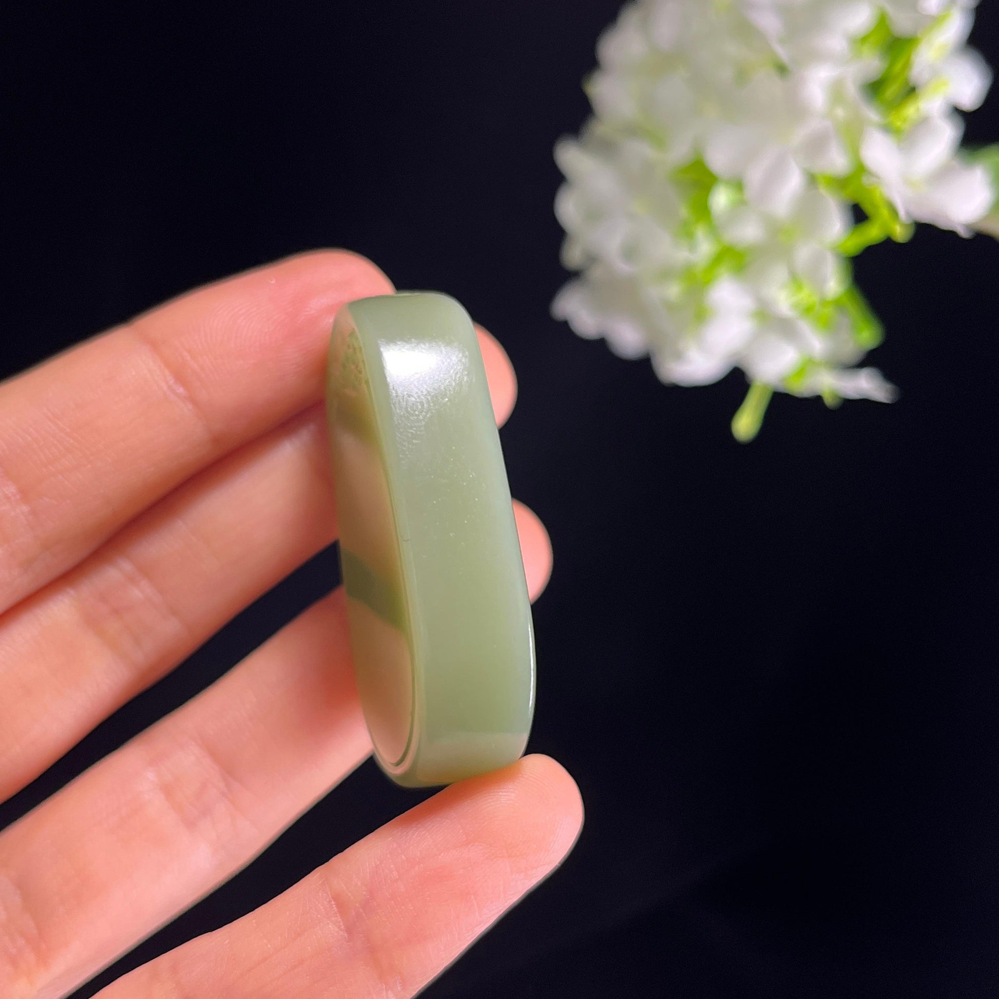 新疆天然和田玉沙枣青浅雕无事牌（yc353787）