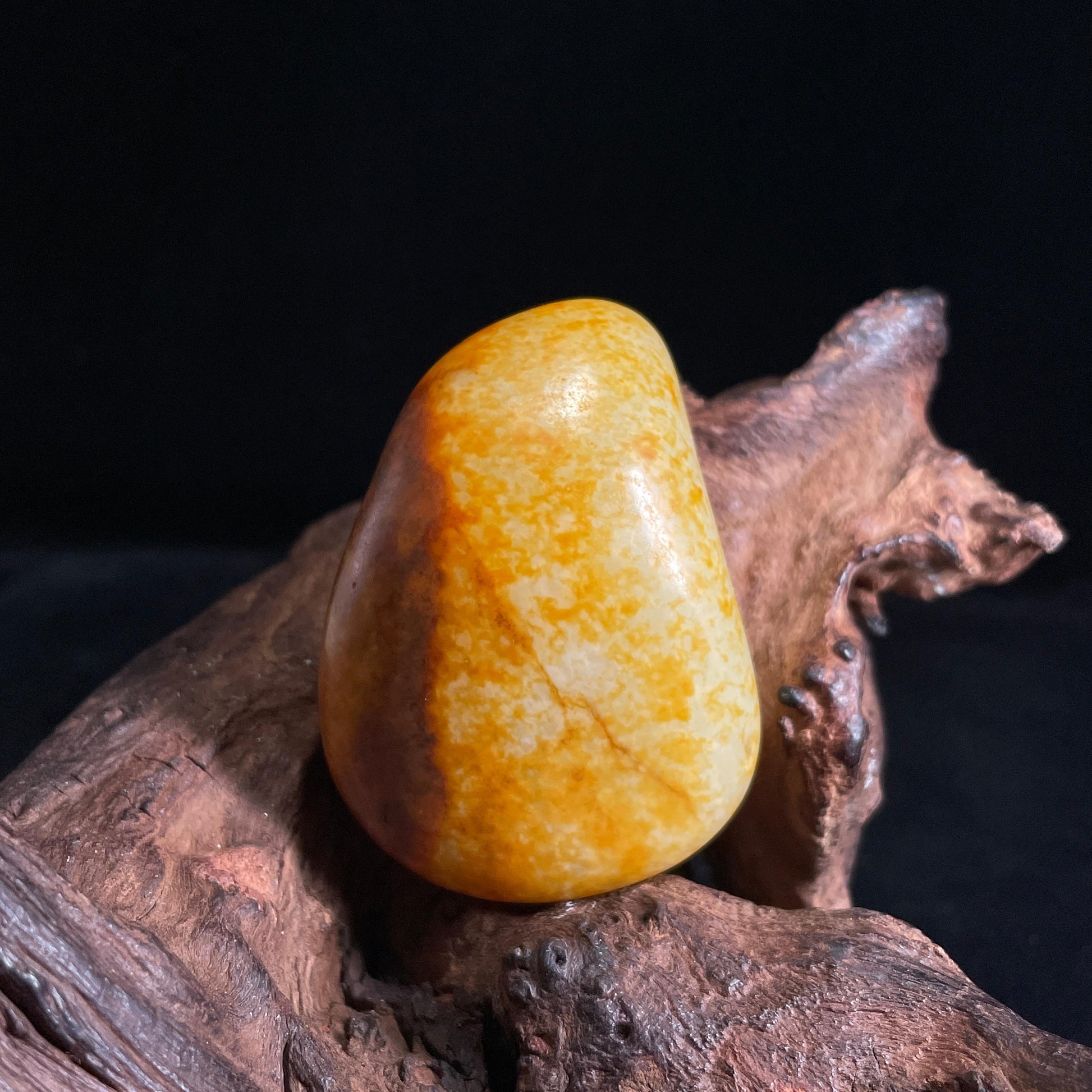和田玉暖白种“金雨玉滴”红皮洒金皮籽料（yc420526）