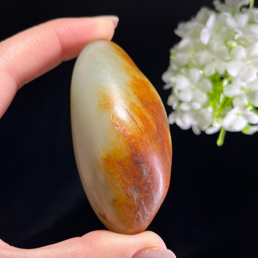 和田玉青白玉“金影掠青”聚红皮籽料（yc354463）