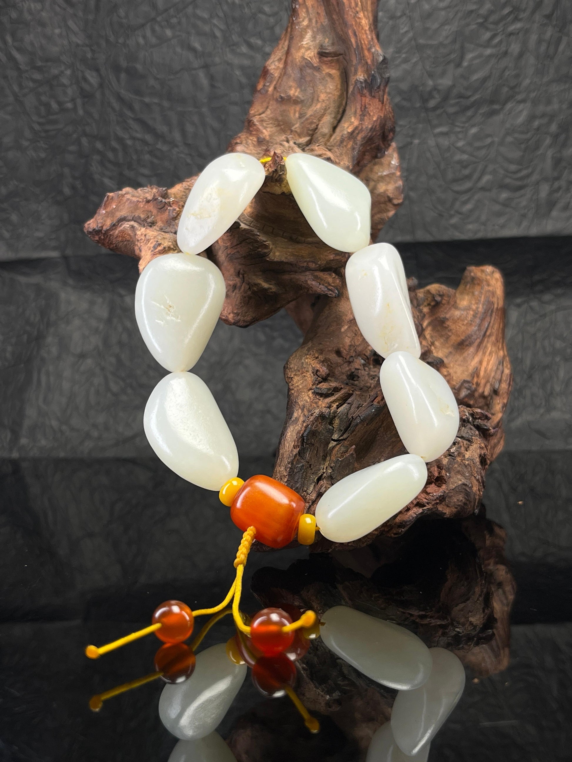 新疆和田玉天然籽料原石羊脂白玉手串（yc232505）