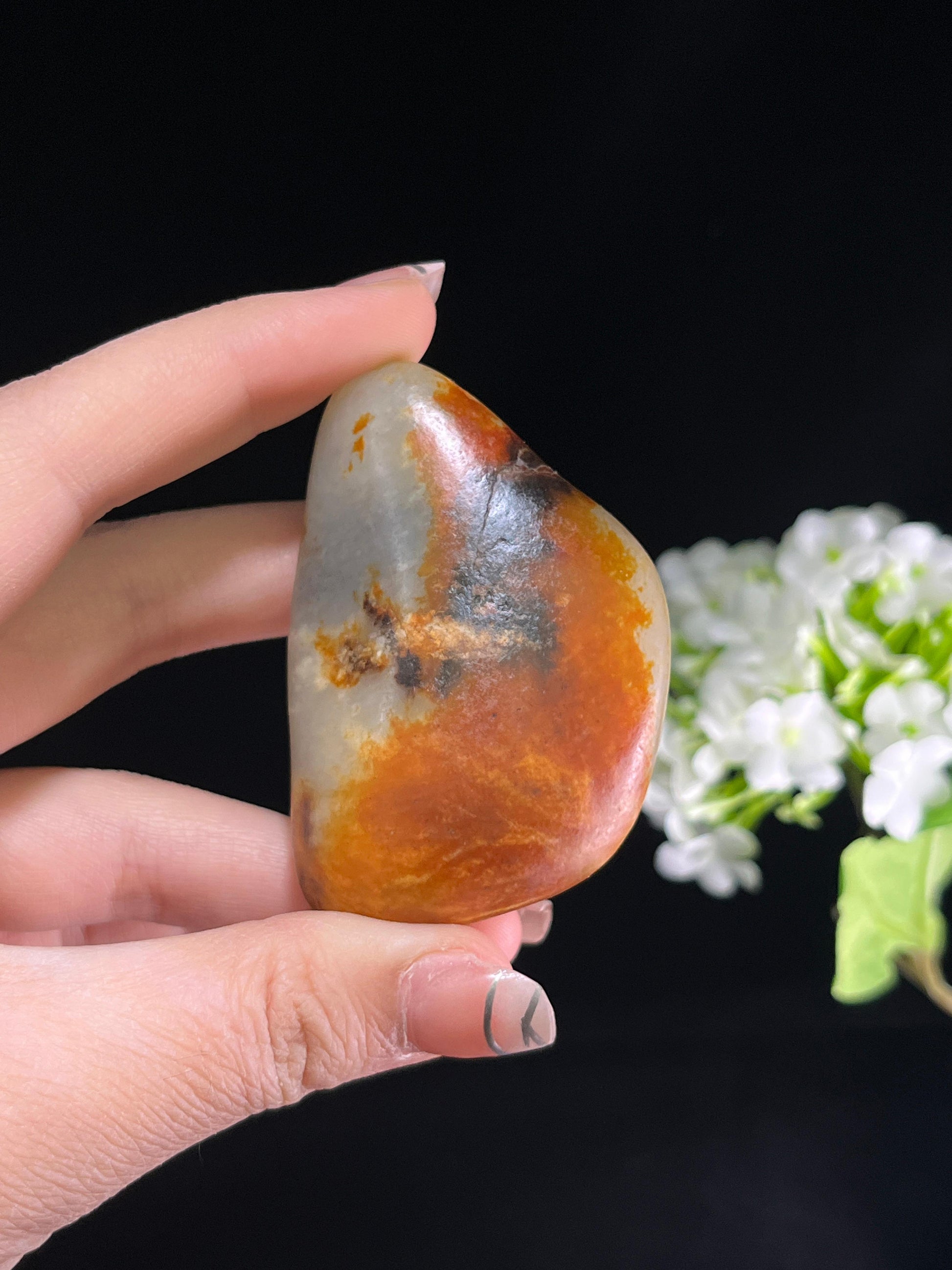 新疆和田玉青花白玉红沁皮籽料原石摆件（yc250458）