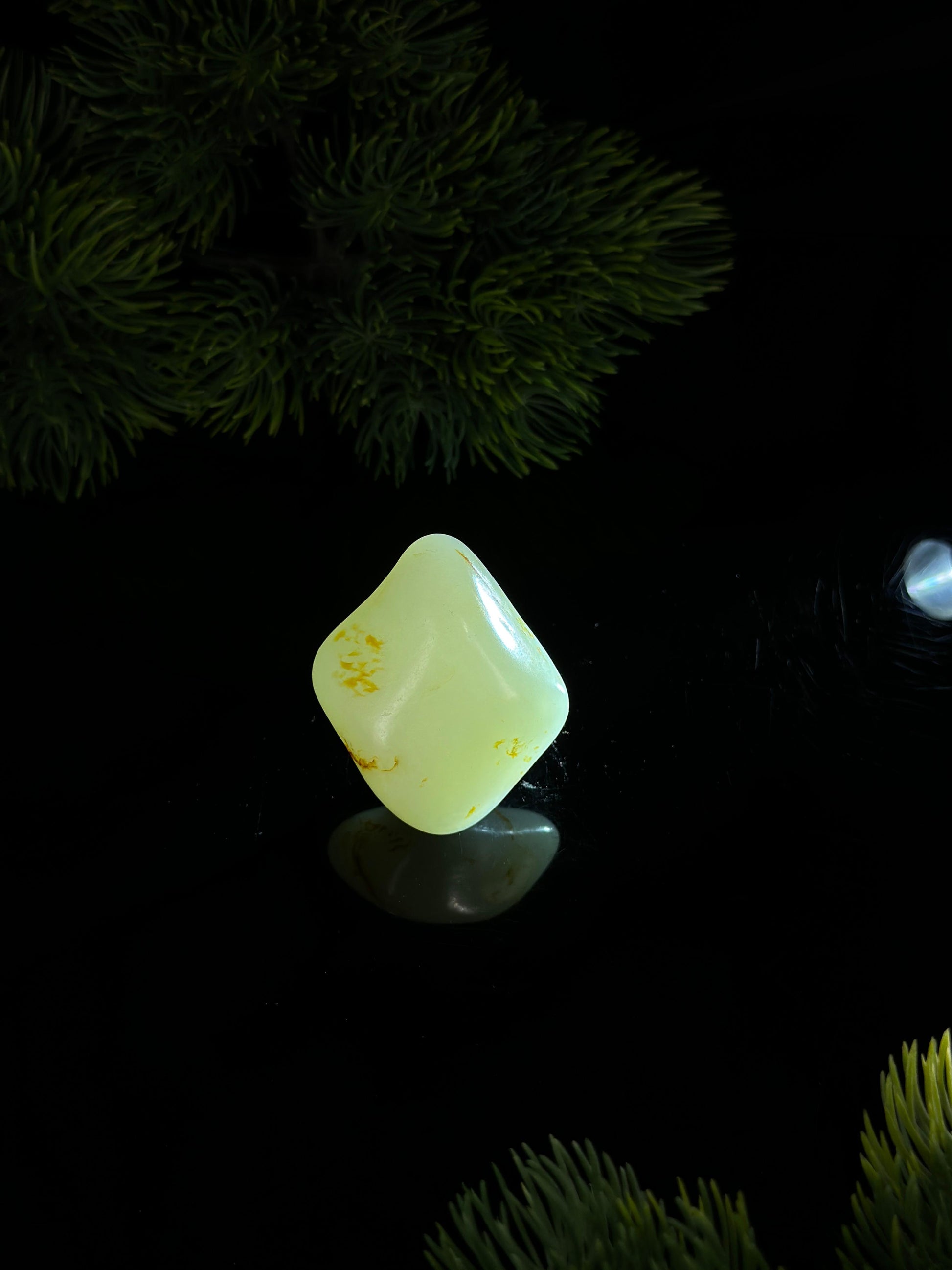 新疆和田玉白玉洒红皮珍品挂件籽（yc469615）