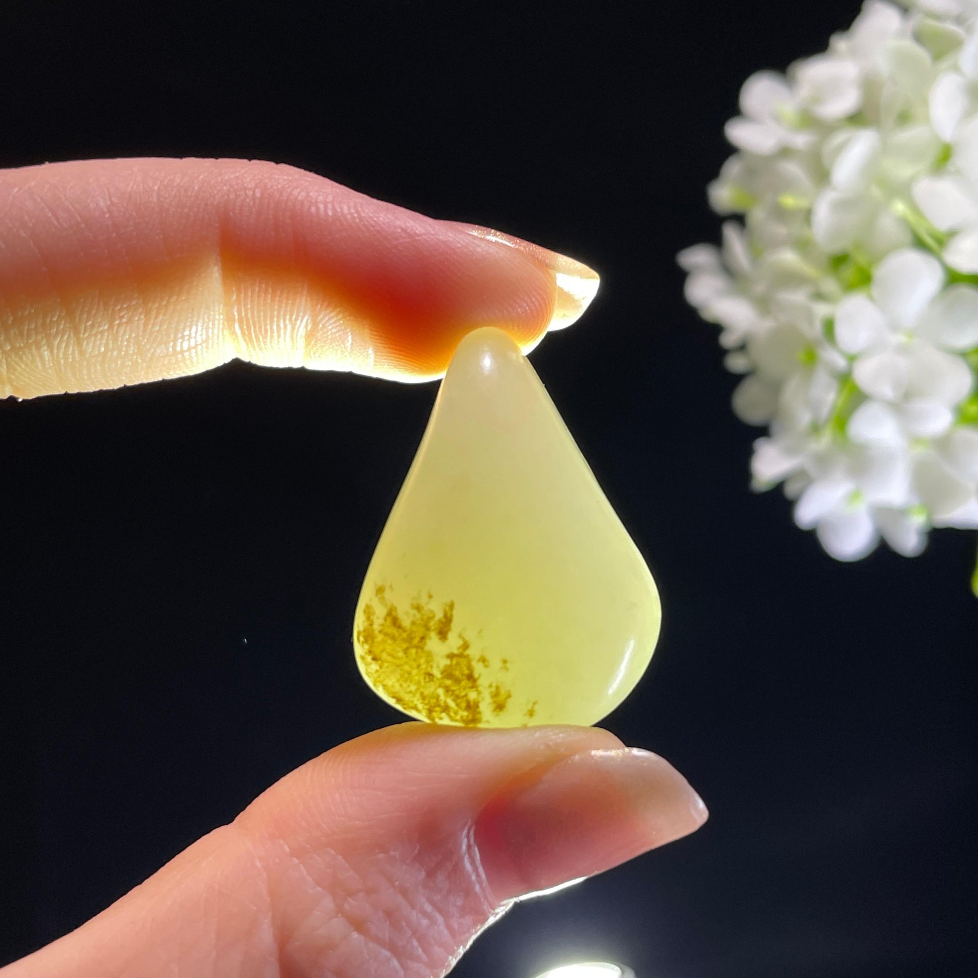 新疆天然和田玉“秋露凝金”水滴形黑皮籽料（yc318140）