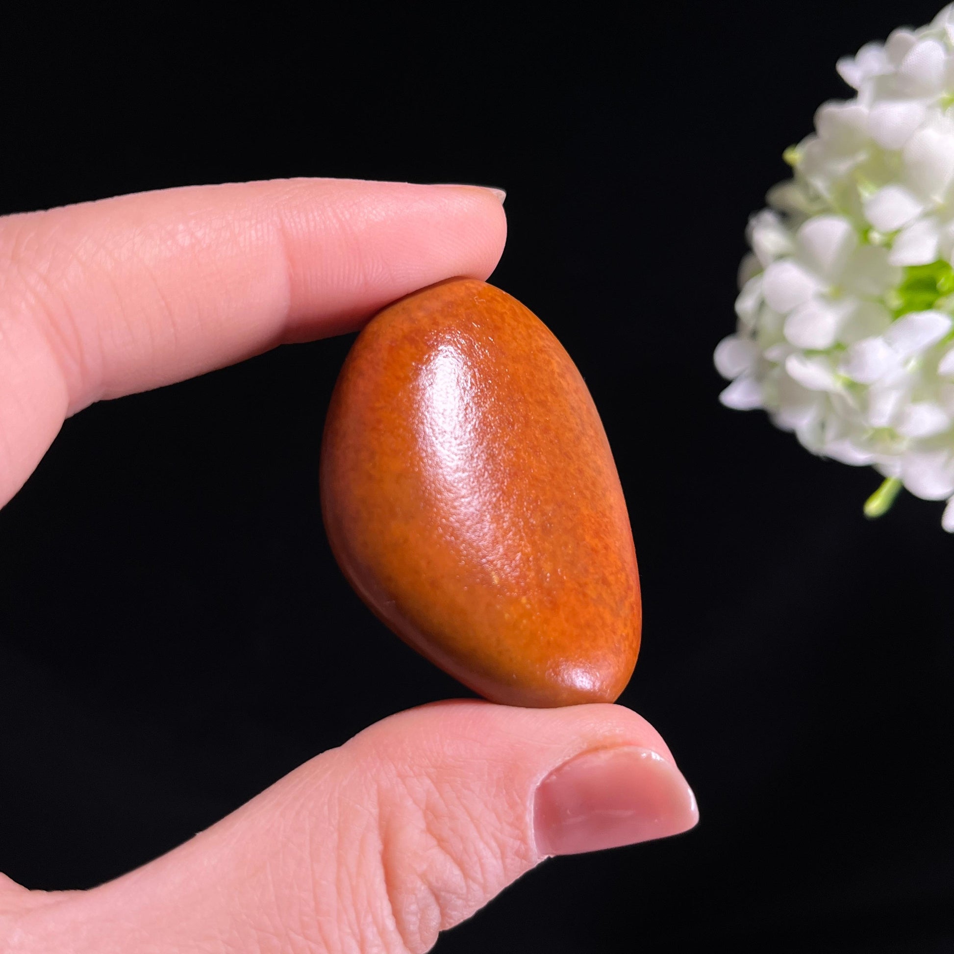 天然和田玉“红福抱玉”红沁籽料原石（yc280991）