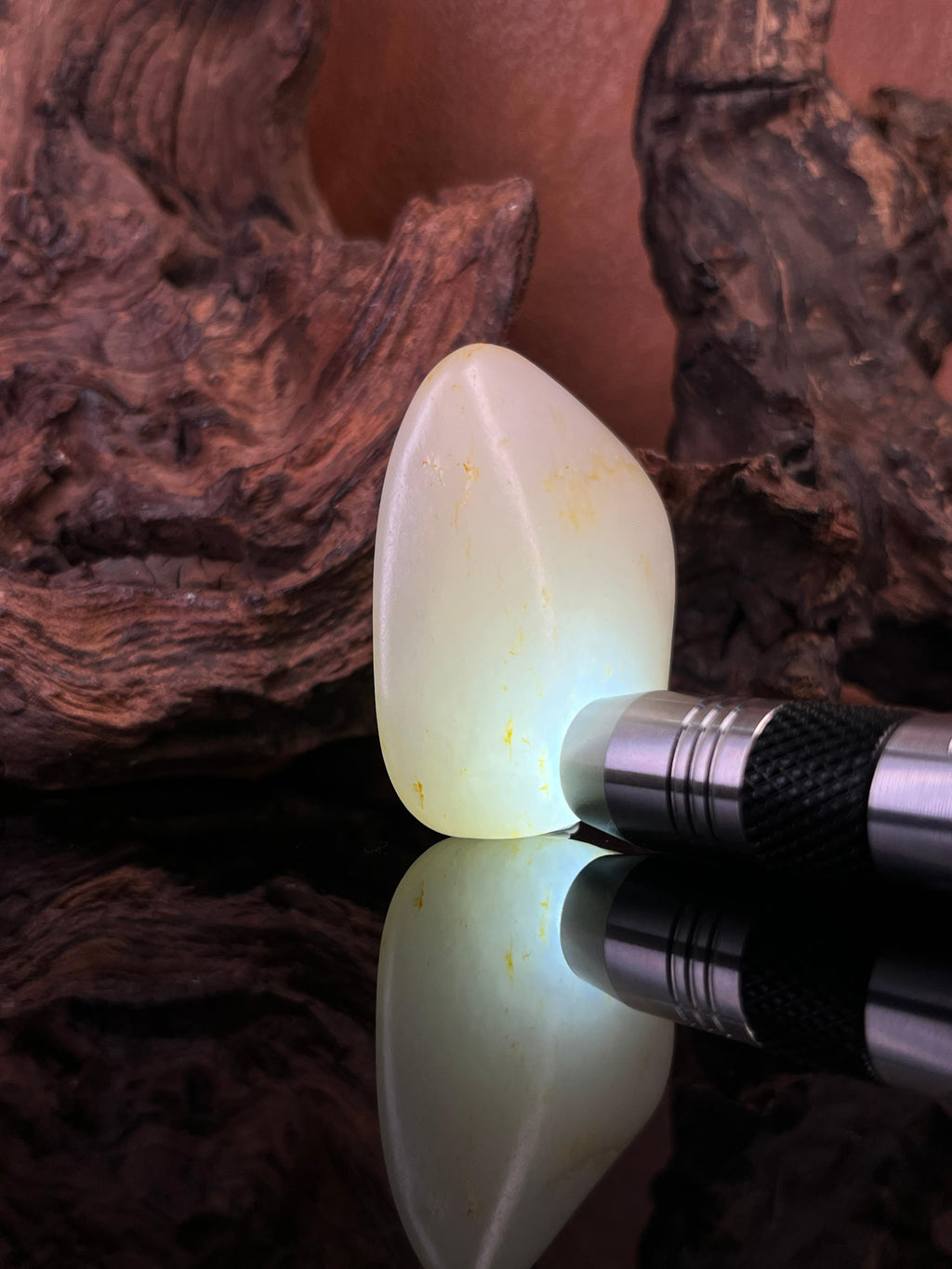 和田玉一级白带洒金皮籽料原石挂件（yc227858）