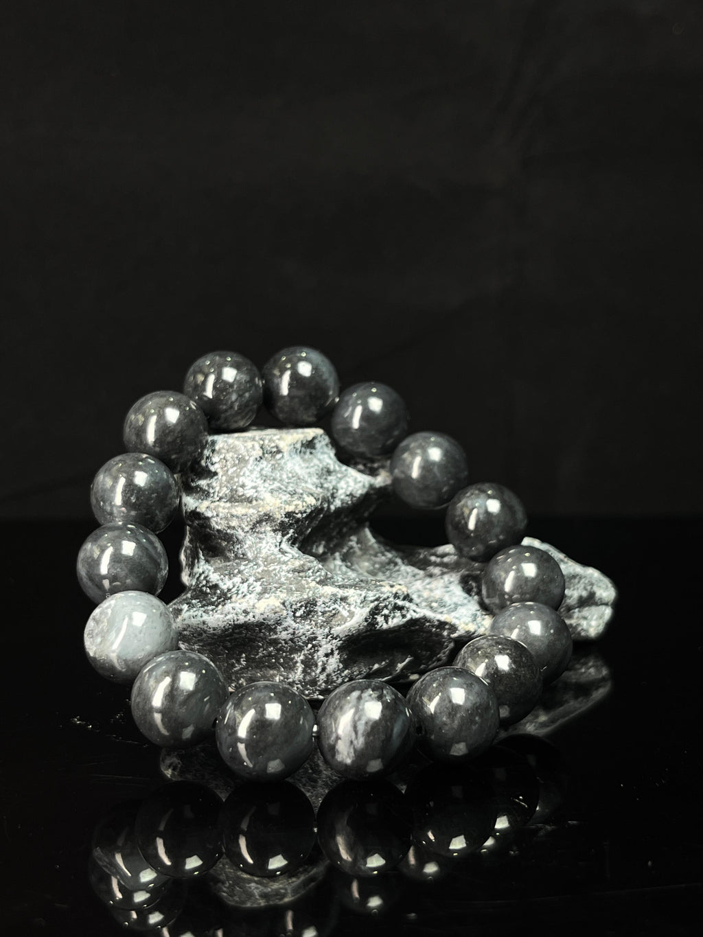 和田玉青花籽料带皮手串（11.5卡）（yc234133）