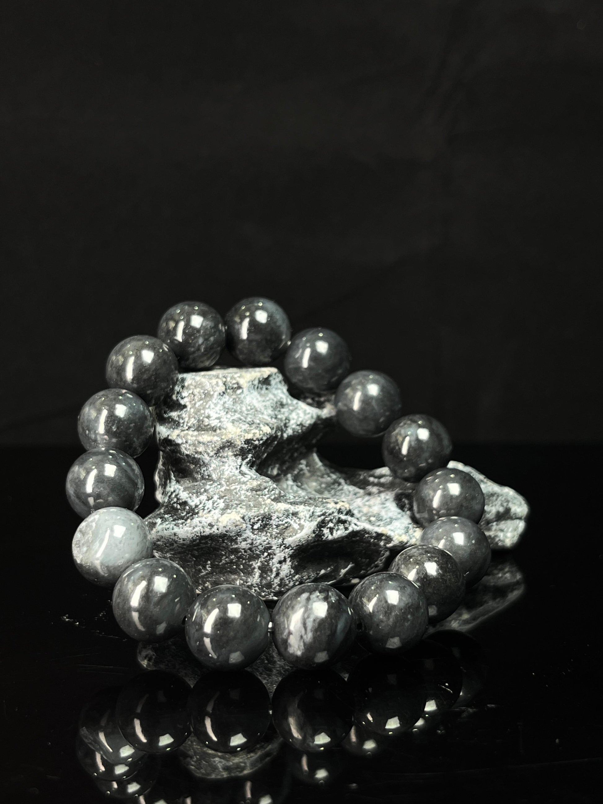 和田玉青花籽料带皮手串（11.5卡）（yc234133）