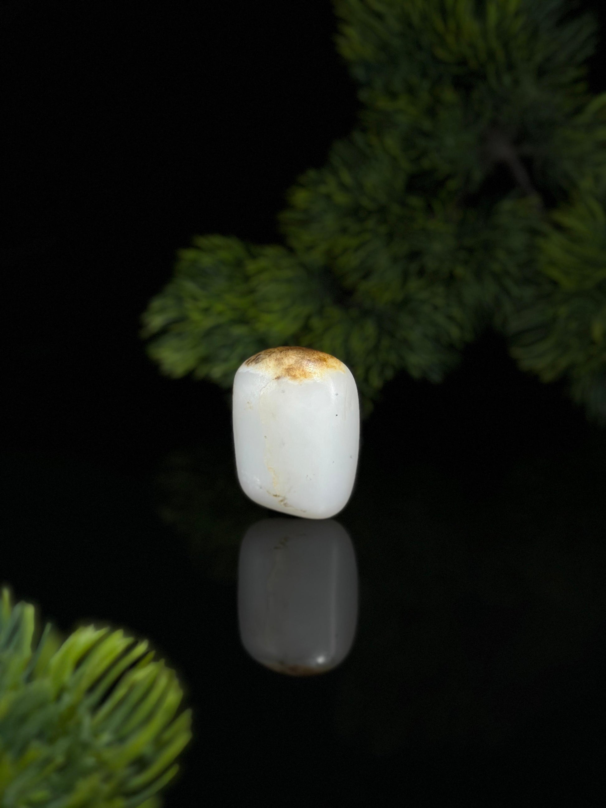 新疆和田玉一级白秋梨皮珍品牌型挂件籽（yc506831）