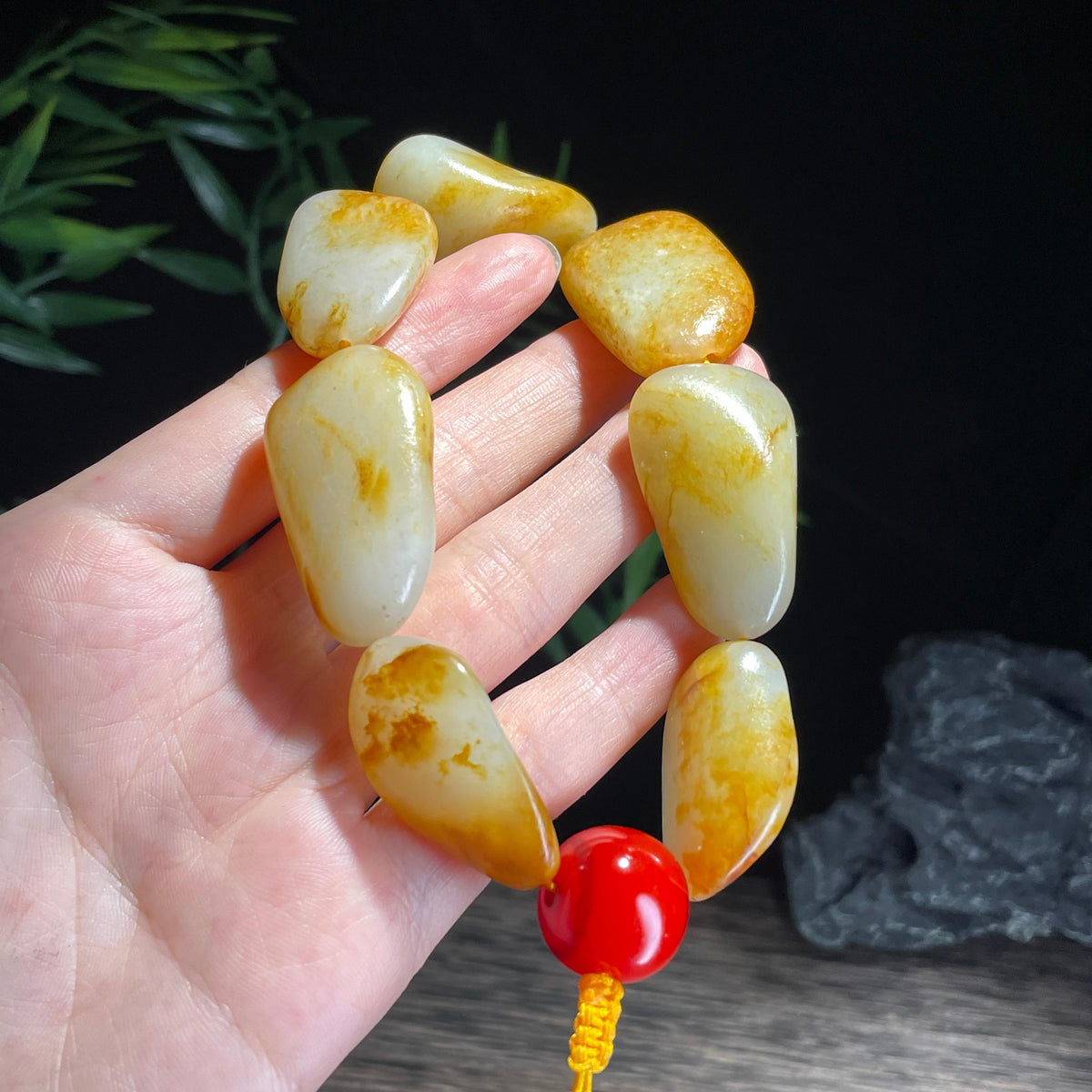 新疆和田玉珍品洒金皮红皮原籽手串（7颗）（yc723075）