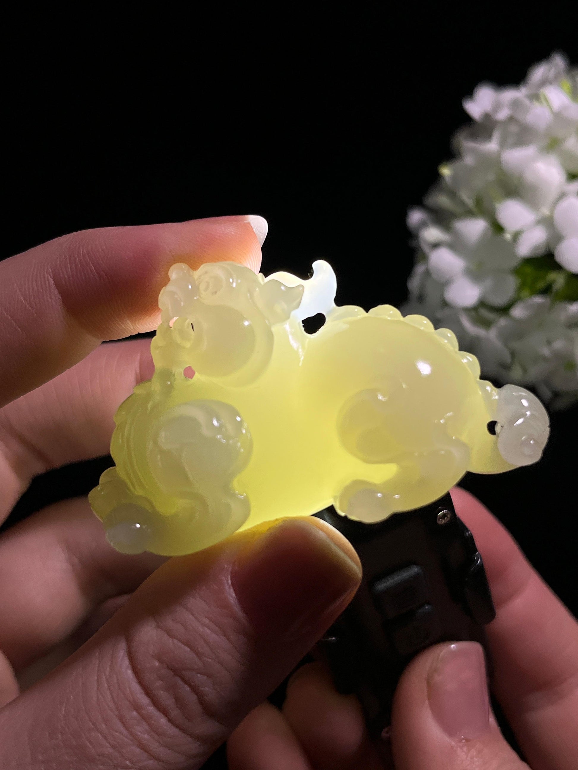 和田玉白玉“貔貅衔珠”雕刻作品（yc275936）