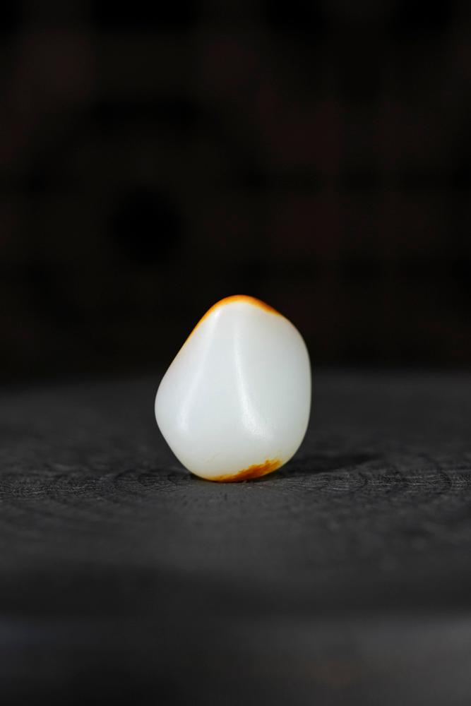 新疆和田玉天地聚红皮挂件籽料原石（yc233418）