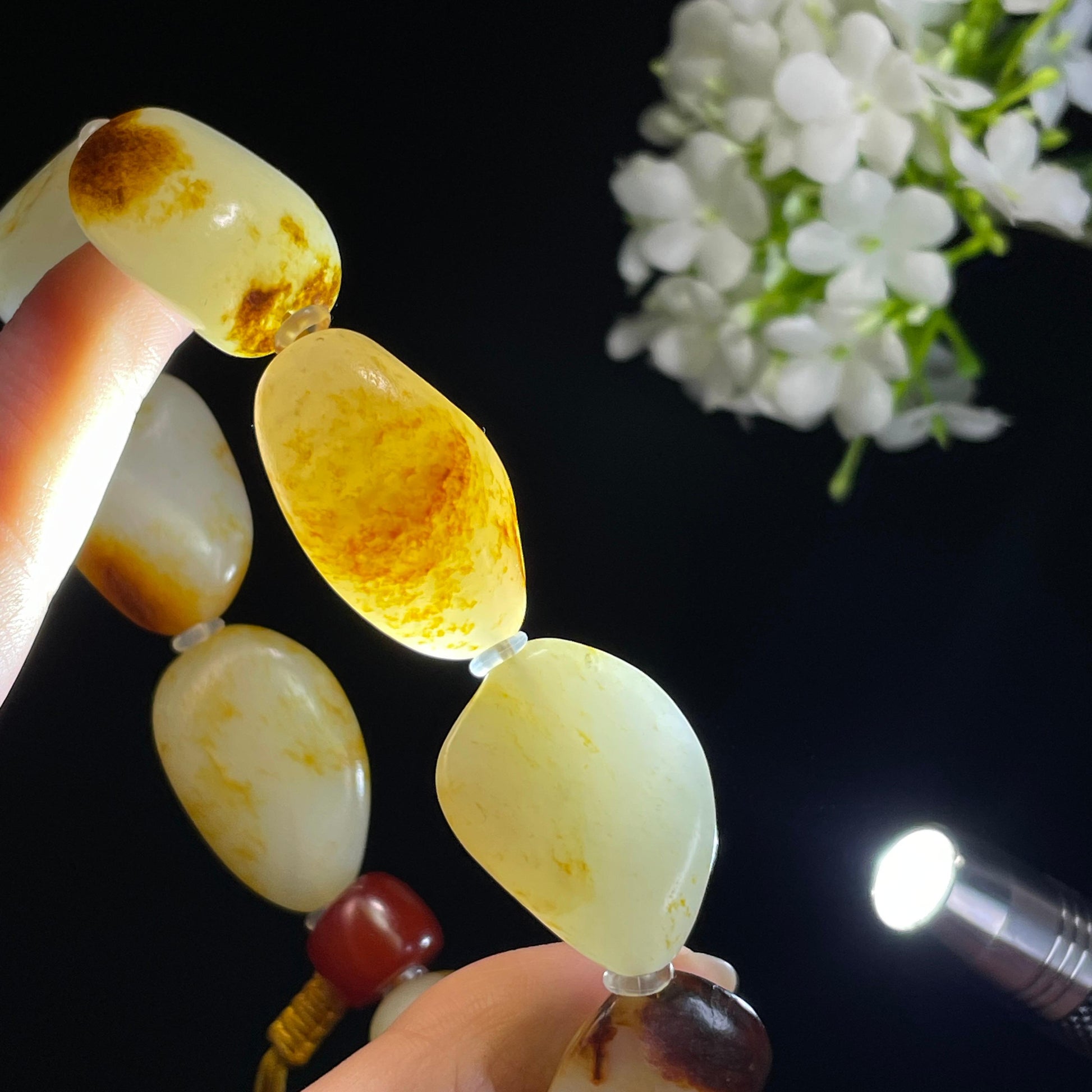 和田玉白玉洒金皮聚红皮籽料原籽手串（yc338006）