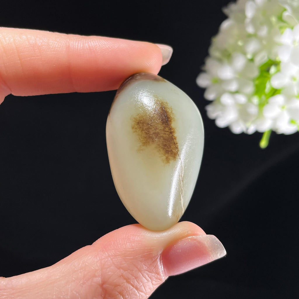 和田玉白玉“墨点成峰”秋梨皮籽料（yc394045）