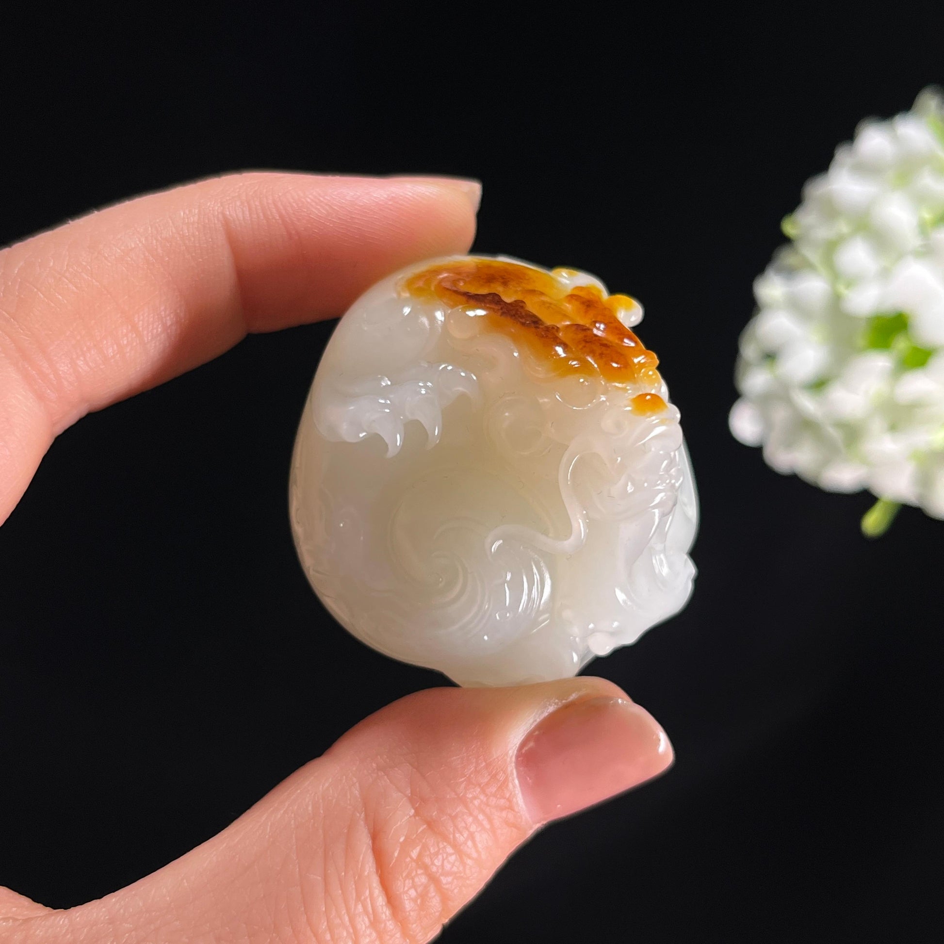 新疆天然和田玉“招财进宝”籽料羊脂白玉聚红皮挂件（yc286503）