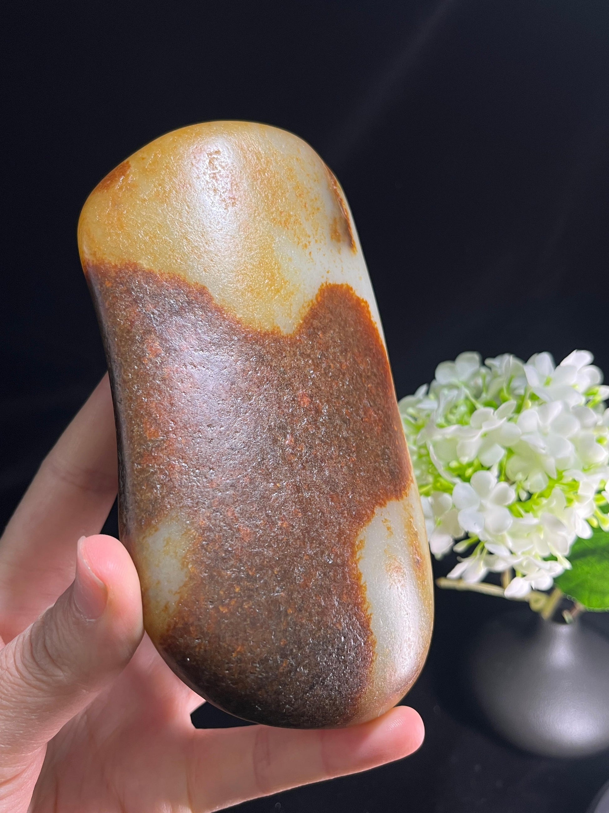 新疆和田玉收藏级聚红皮洒金皮籽料原石（yc253261）