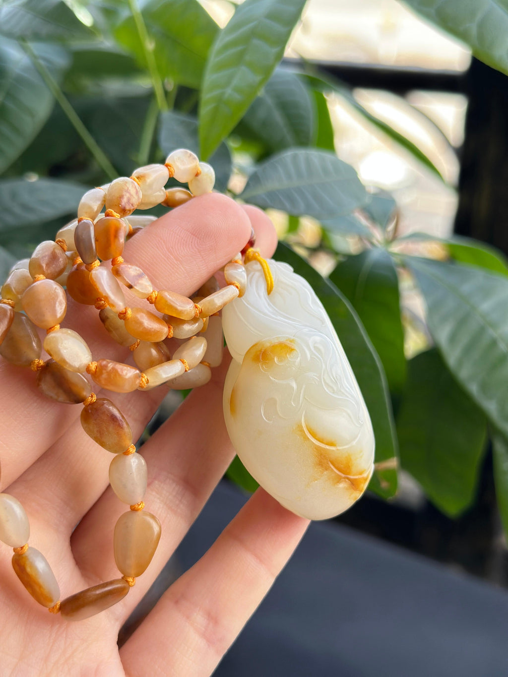 新疆和田玉珍品红皮白肉籽料灵猴献瑞挂件（含原籽项链）（yc710502）
