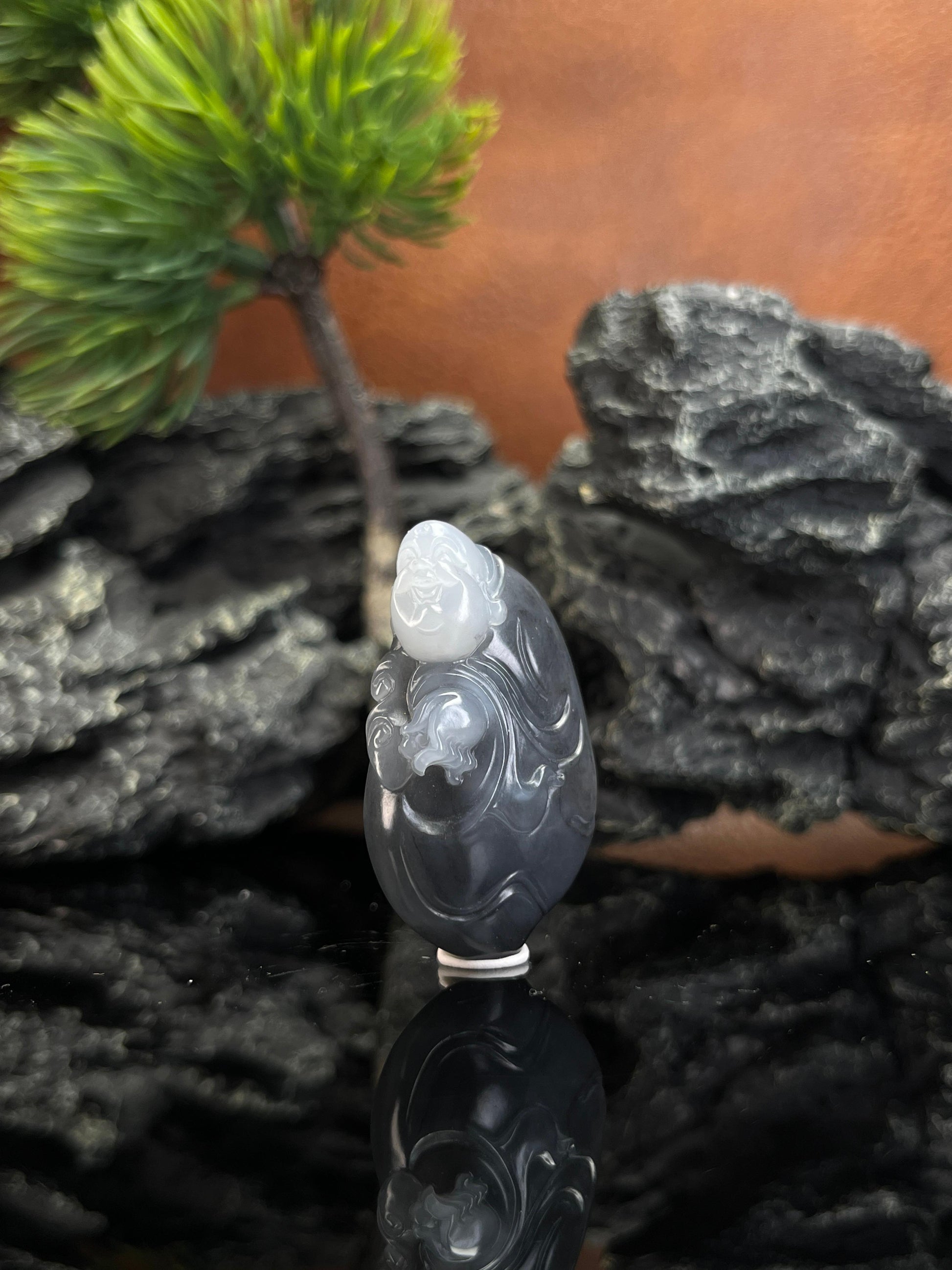 和田玉青花籽料弥勒佛雕刻题材挂件（yc222783）