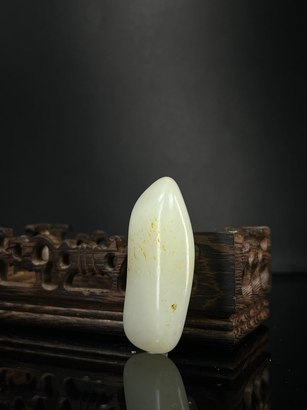 新疆和田白玉带微洒金皮籽料原石手把件（yc240516）