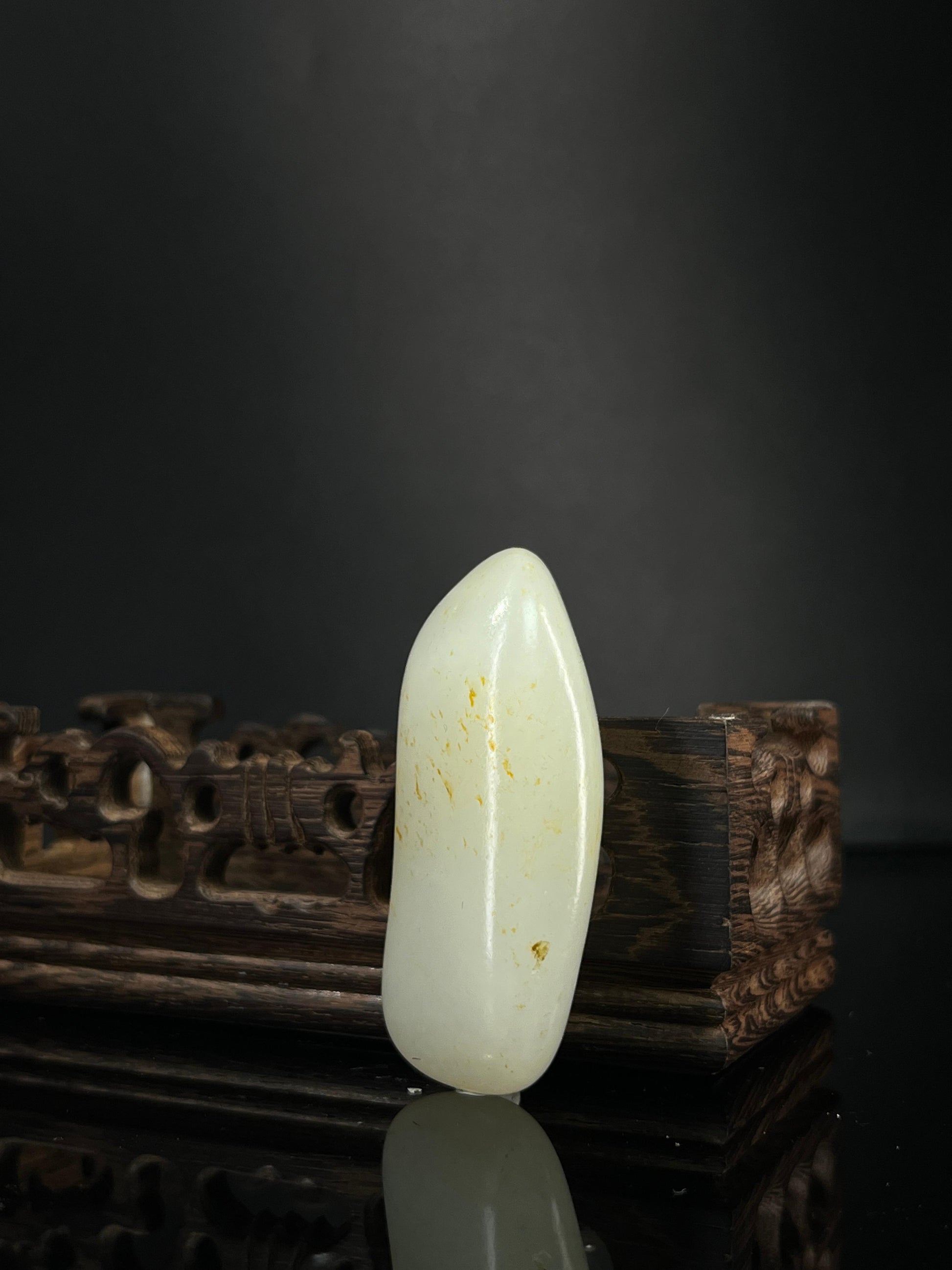 新疆和田白玉带微洒金皮籽料原石手把件（yc240516）