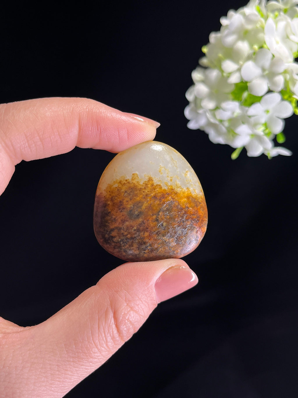 新疆天然和田玉“赭玉含光”秋梨皮籽料原石（yc276787）