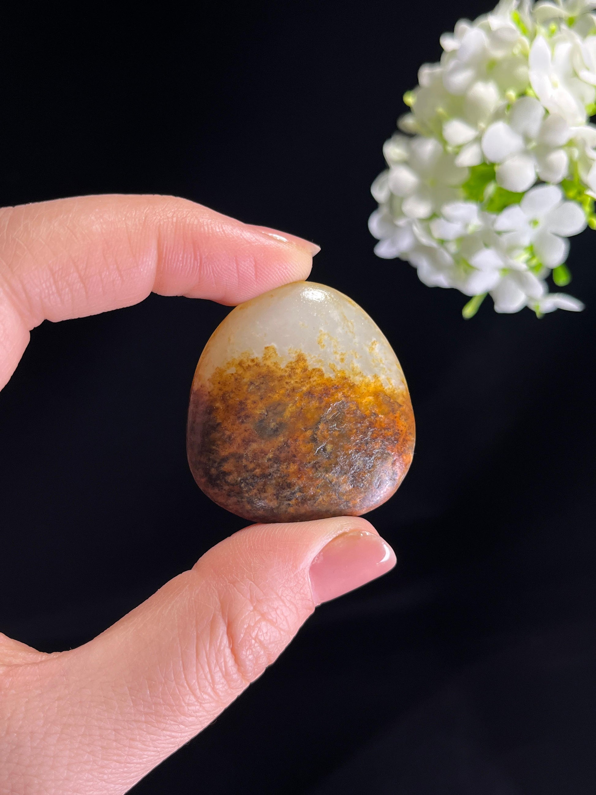 新疆天然和田玉“赭玉含光”秋梨皮籽料原石（yc276787）