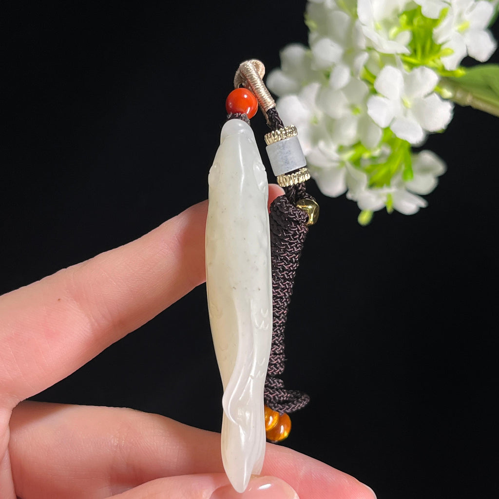 和田玉新疆料“岁岁有余”鱼雕刻挂件（yc299329）