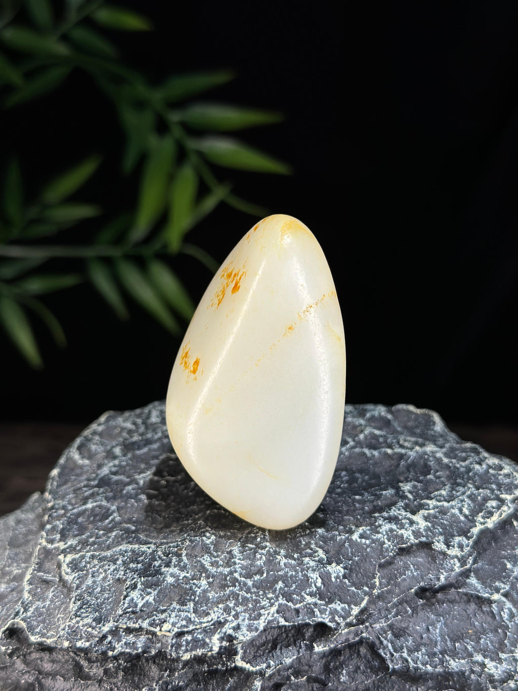 新疆和田玉珍品白玉洒红皮籽料手把件（yc723166）