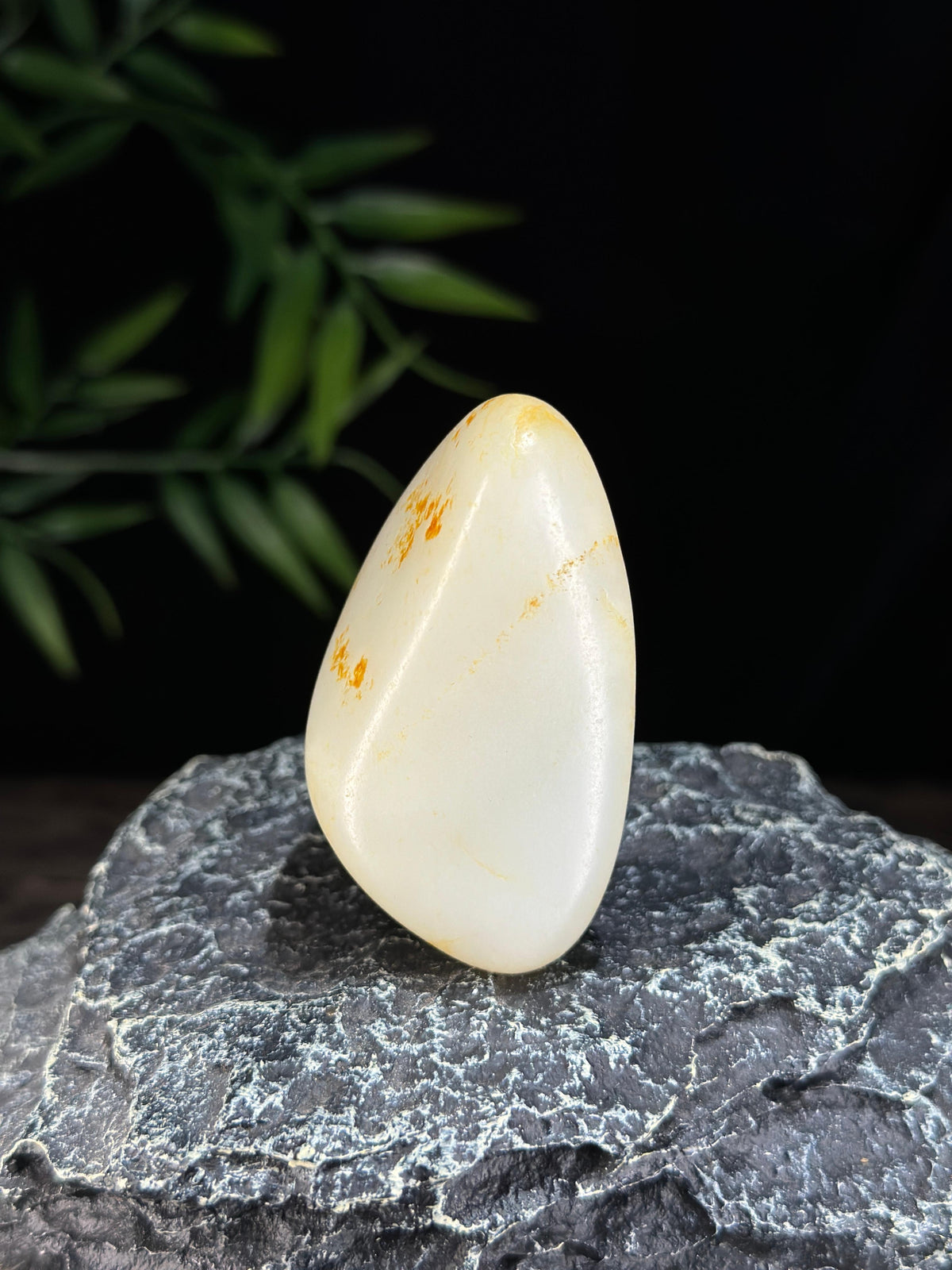 新疆和田玉珍品白玉洒红皮籽料手把件（yc723166）