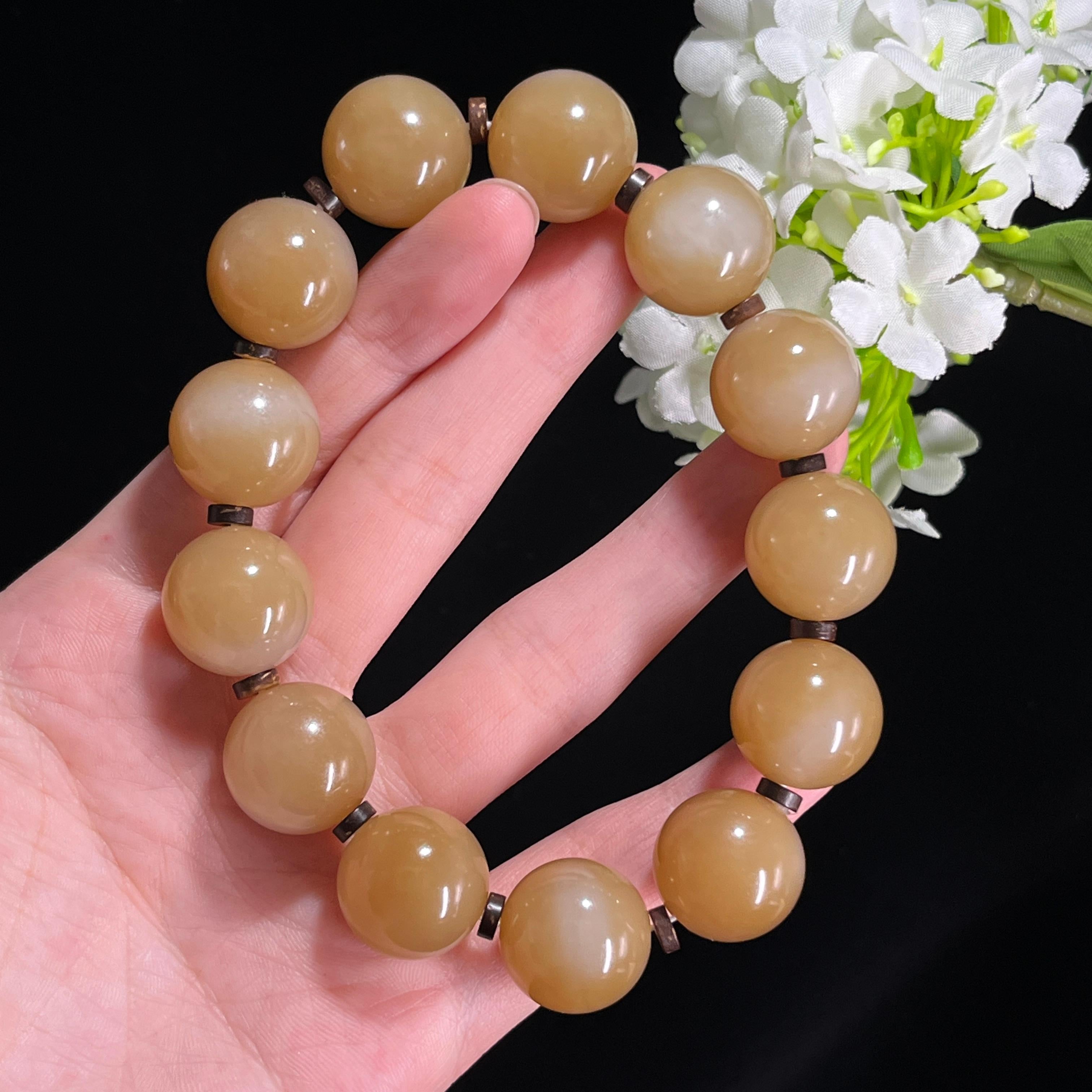 新疆天然和田玉“糖云衔珠”且末糖白手串（yc296447） – 添福玉器