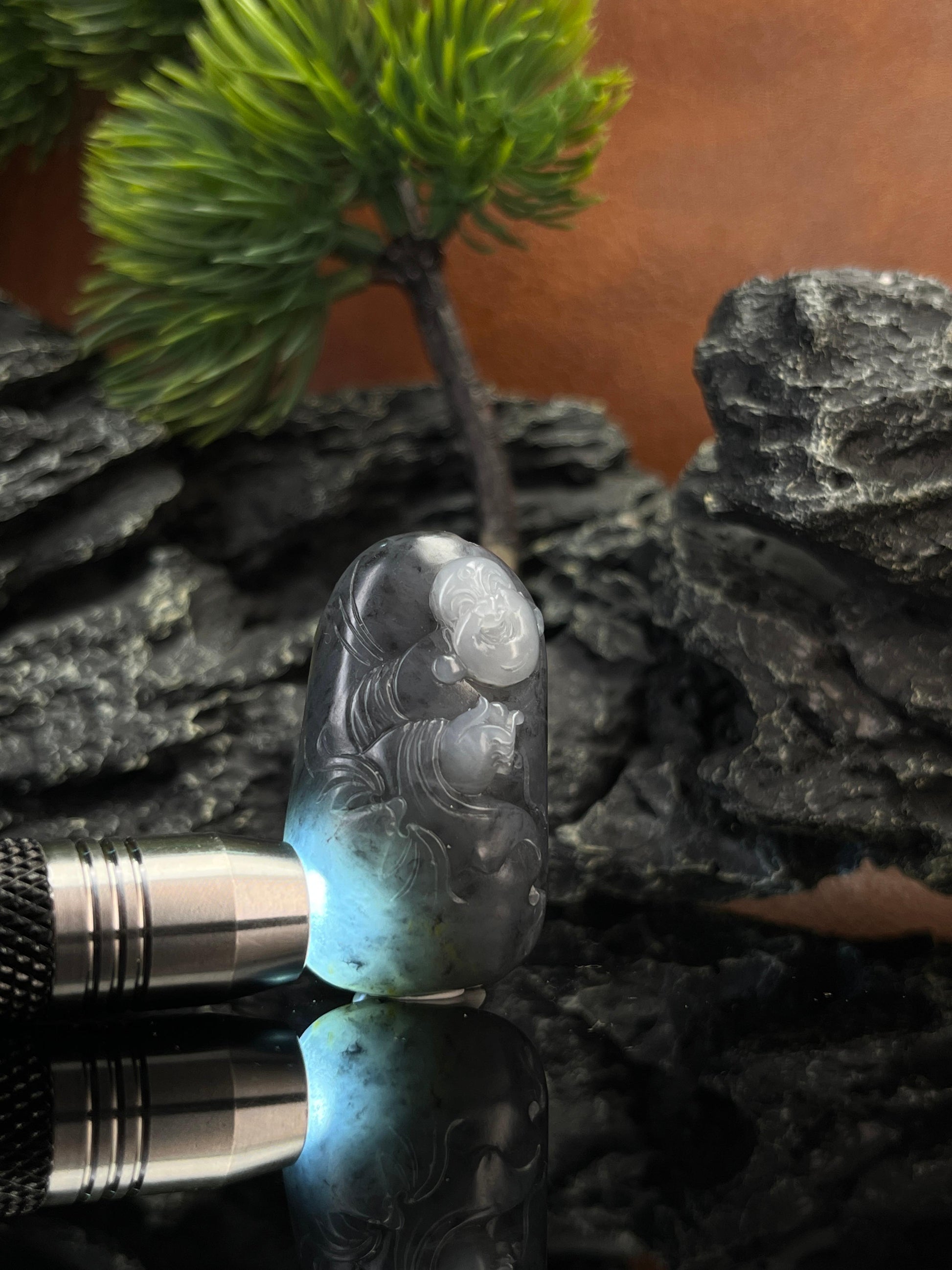 和田玉青花籽料弥勒佛雕刻挂件（yc222777）