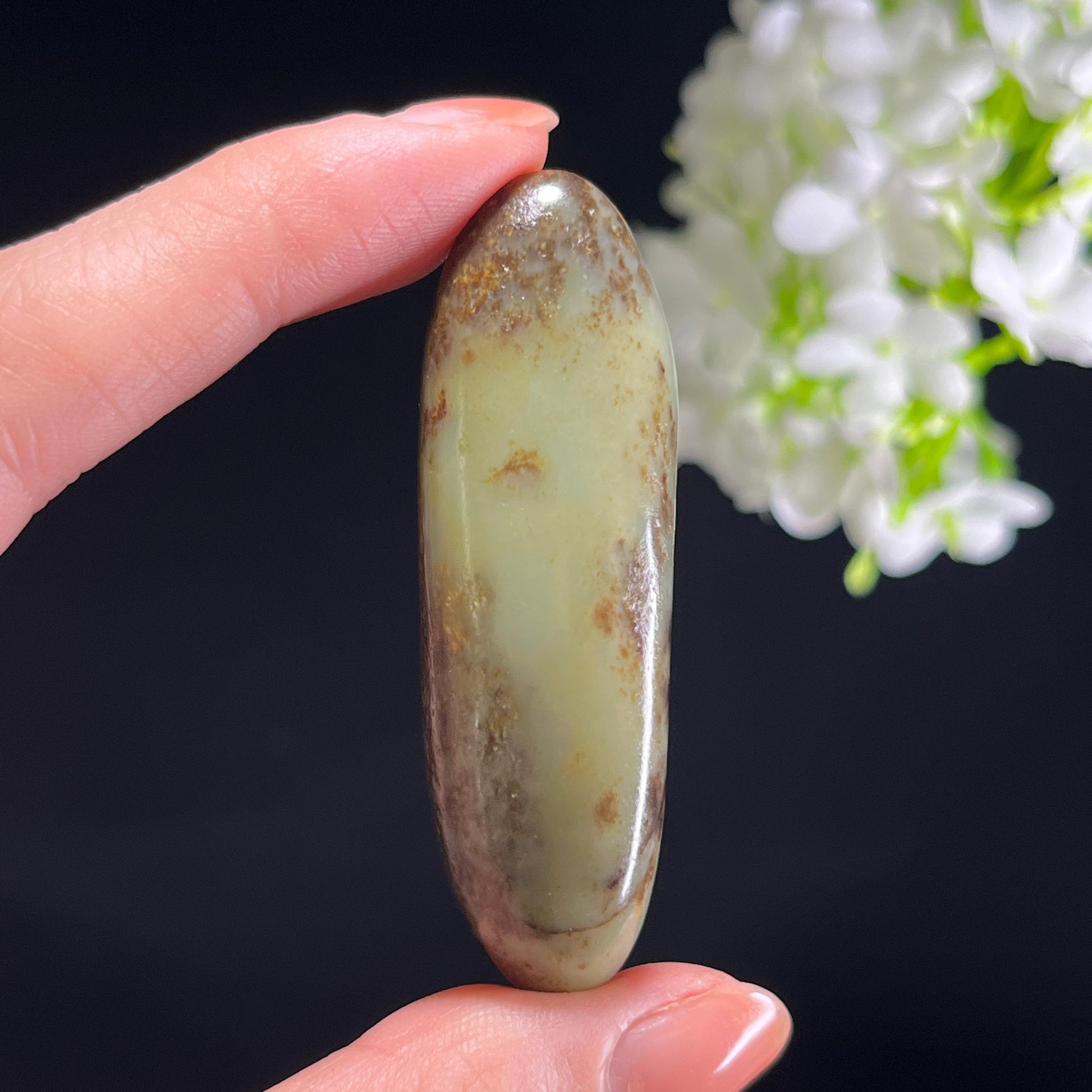 和田玉青白玉“墨滴青瑶”秋梨皮黑油皮籽料（yc345874）