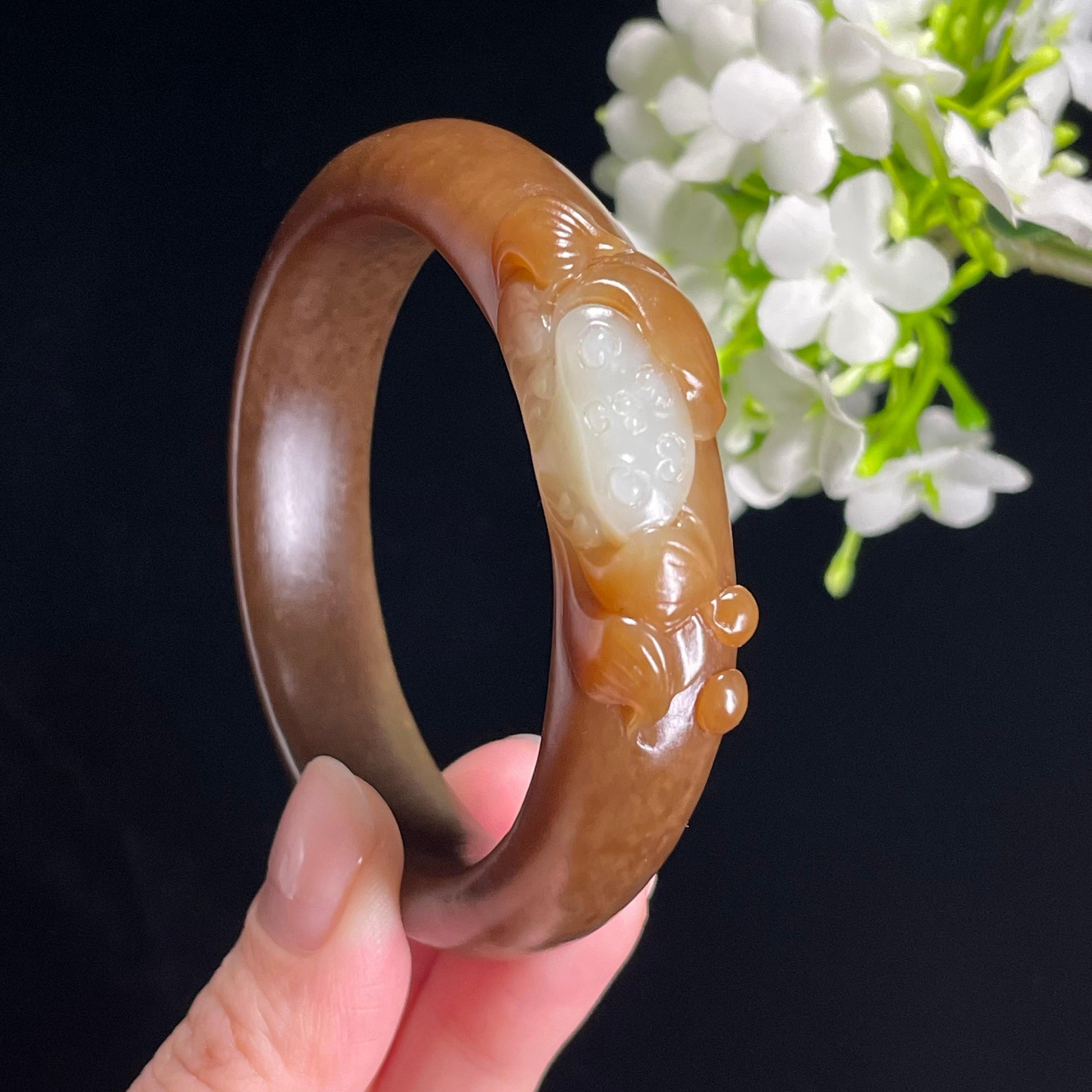 A新疆天然和田玉“莲心沁糖”且末糖白料手镯（卡54）（yc309472）