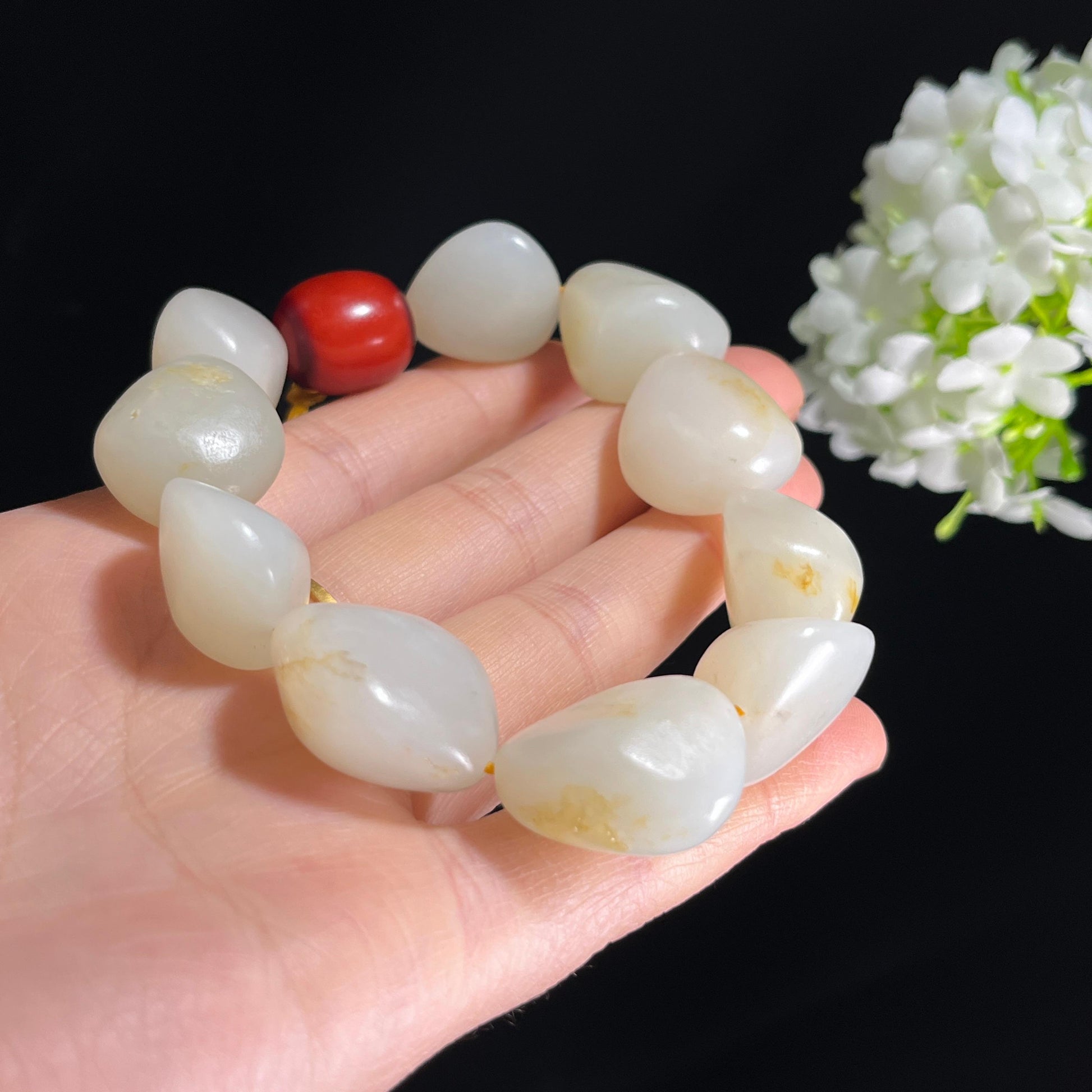 新疆天然和田玉白玉“白璞缀丹砂”籽料手串（yc281582）