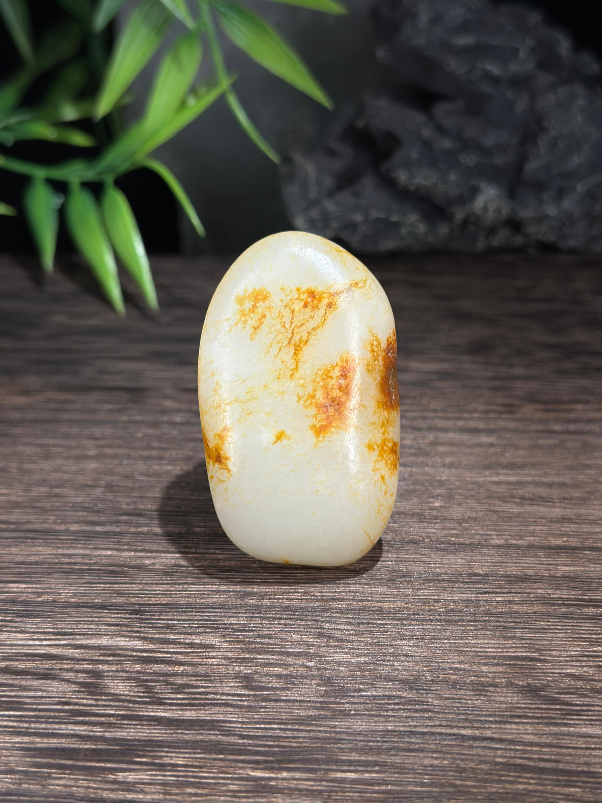 新疆和田玉珍品白玉洒金皮聚红皮籽料挂件（yc706331）