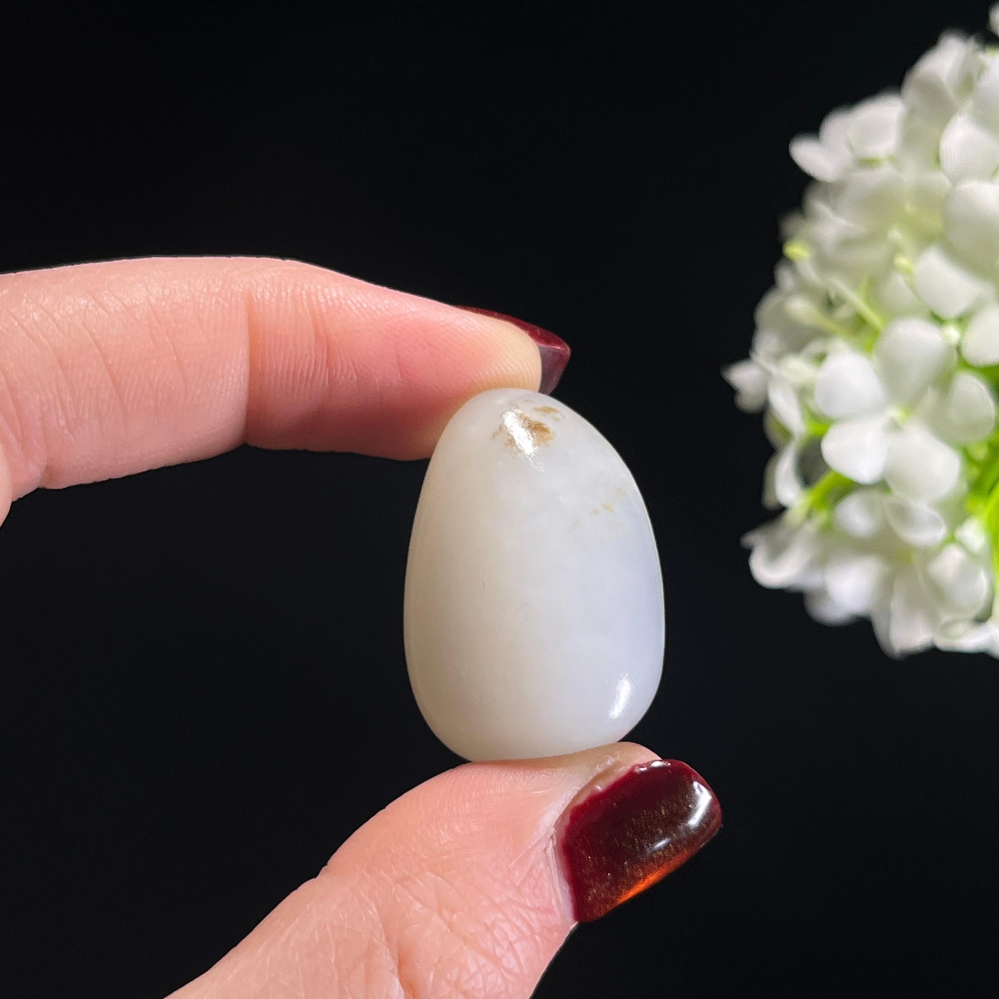 和田玉白玉“墨池凝雪”聚黑皮籽料挂件（yc336331）