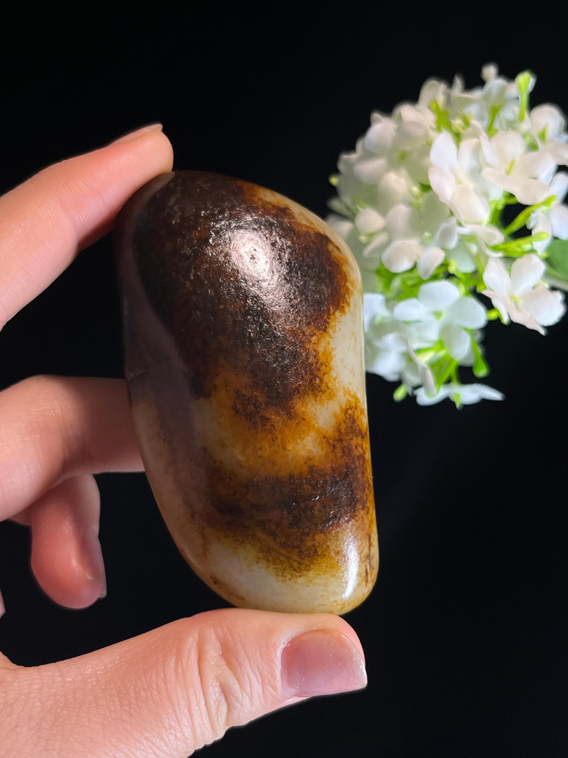 新疆天然和田玉籽料原石黑红皮手把件（yc274552）