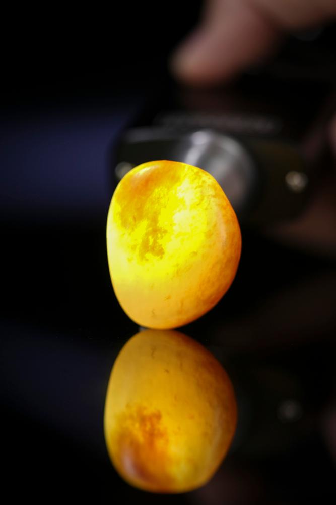 和田玉精品聚红洒金皮籽料原石（yc257845）