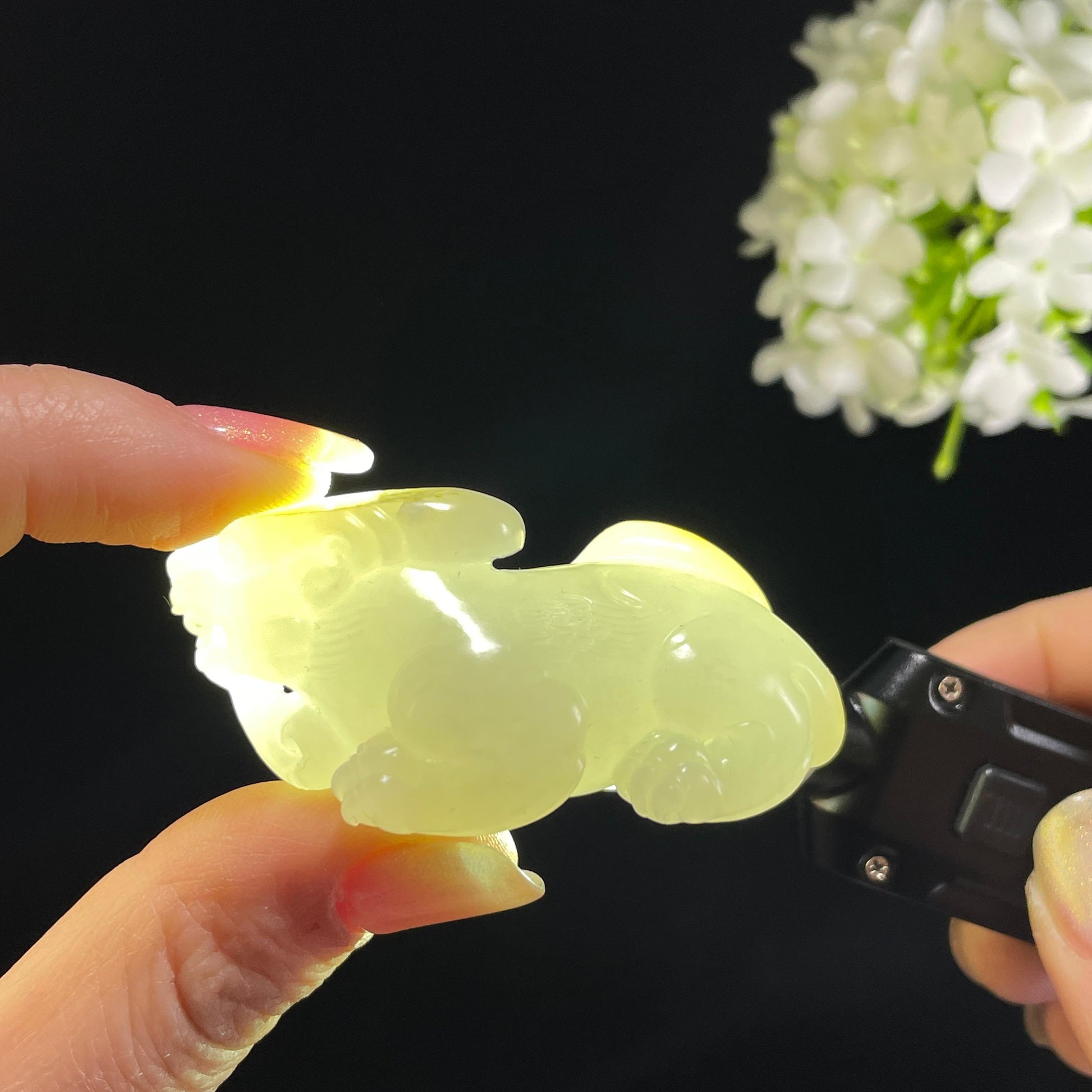 和田玉白玉洒金皮“金貅恒通”籽料貔貅雕刻（yc355902）