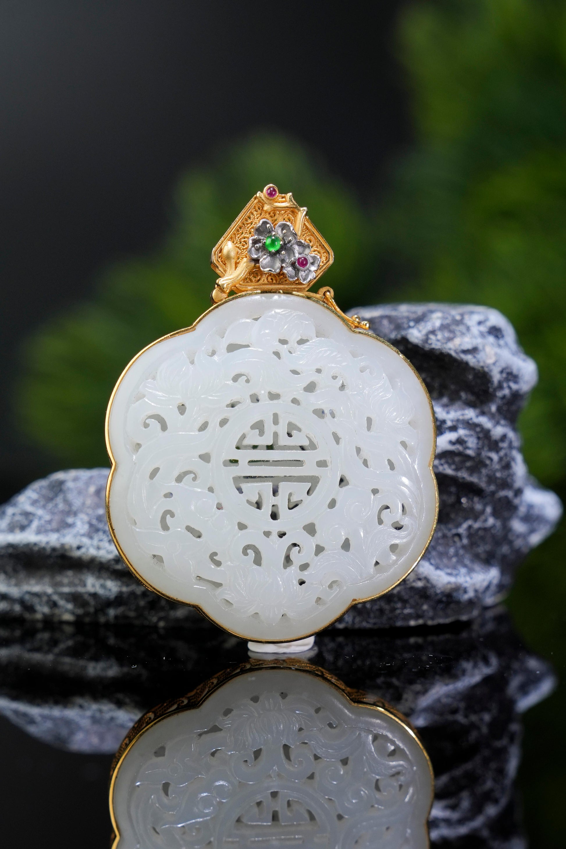 和田玉—羊脂白玉苏工香囊