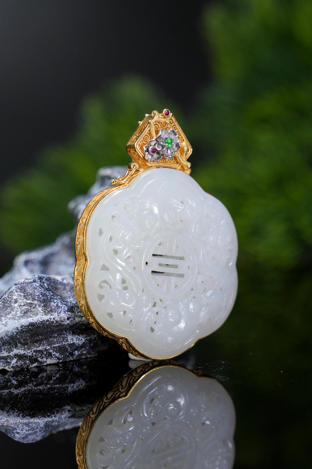 和田玉—羊脂白玉苏工香囊
